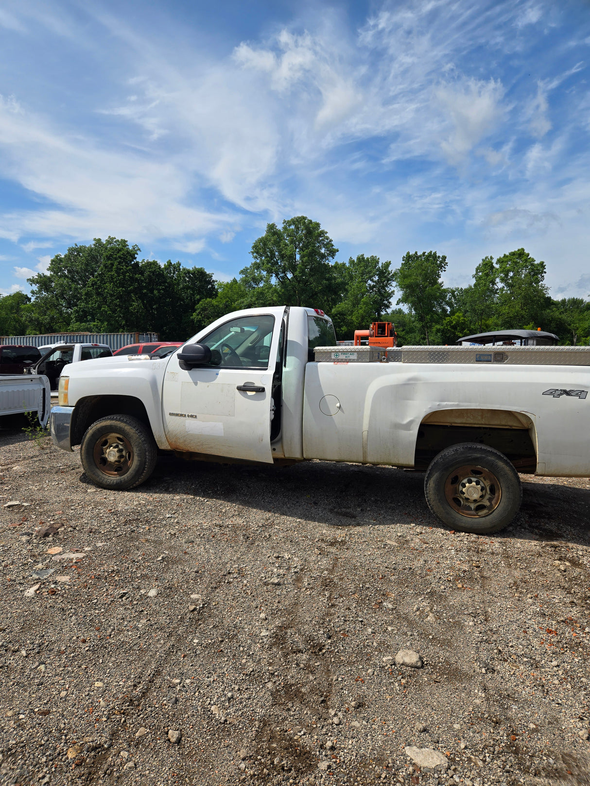 2008 Chevrolet Silverado 2500HD Regular Cab 8' Long Bed 4wd - FULL PART OUT