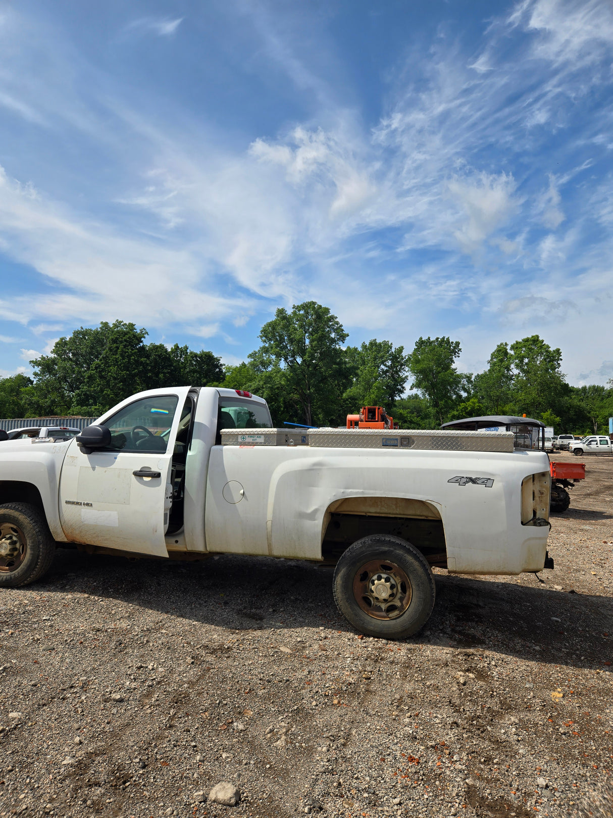 2008 Chevrolet Silverado 2500HD Regular Cab 8' Long Bed 4wd - FULL PART OUT