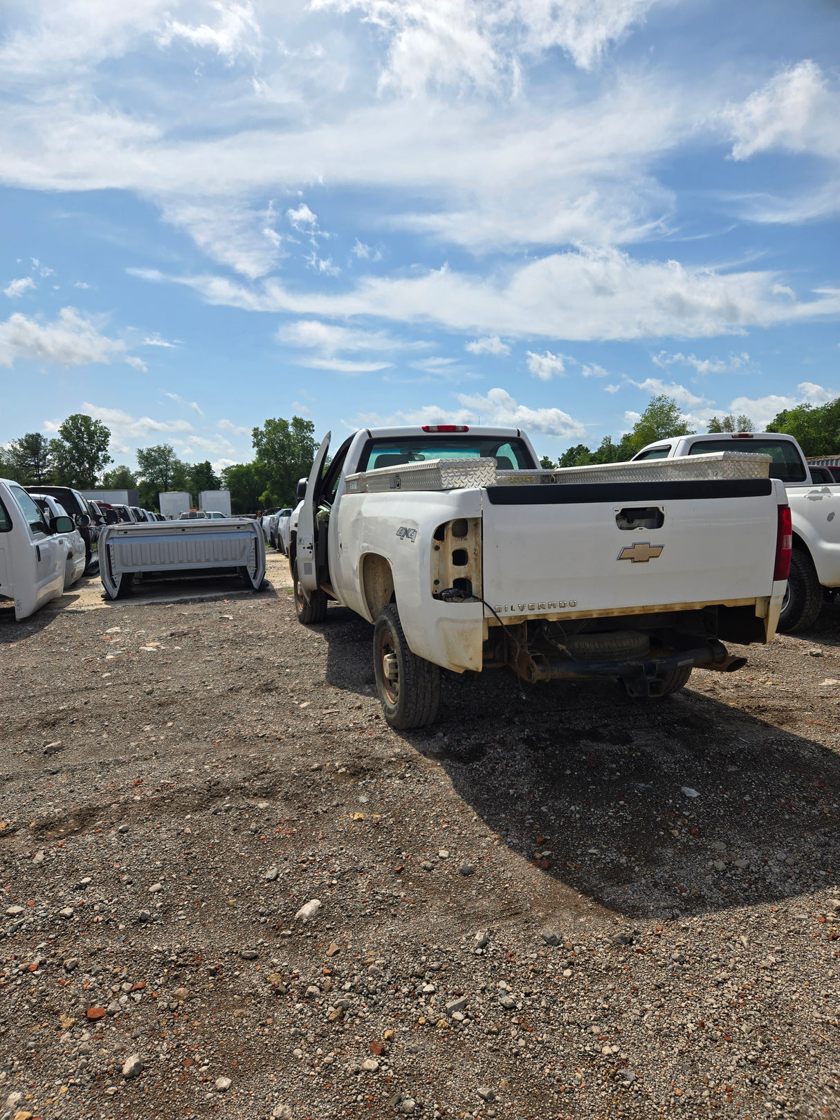 2008 Chevrolet Silverado 2500HD Regular Cab 8' Long Bed 4wd - FULL PART OUT