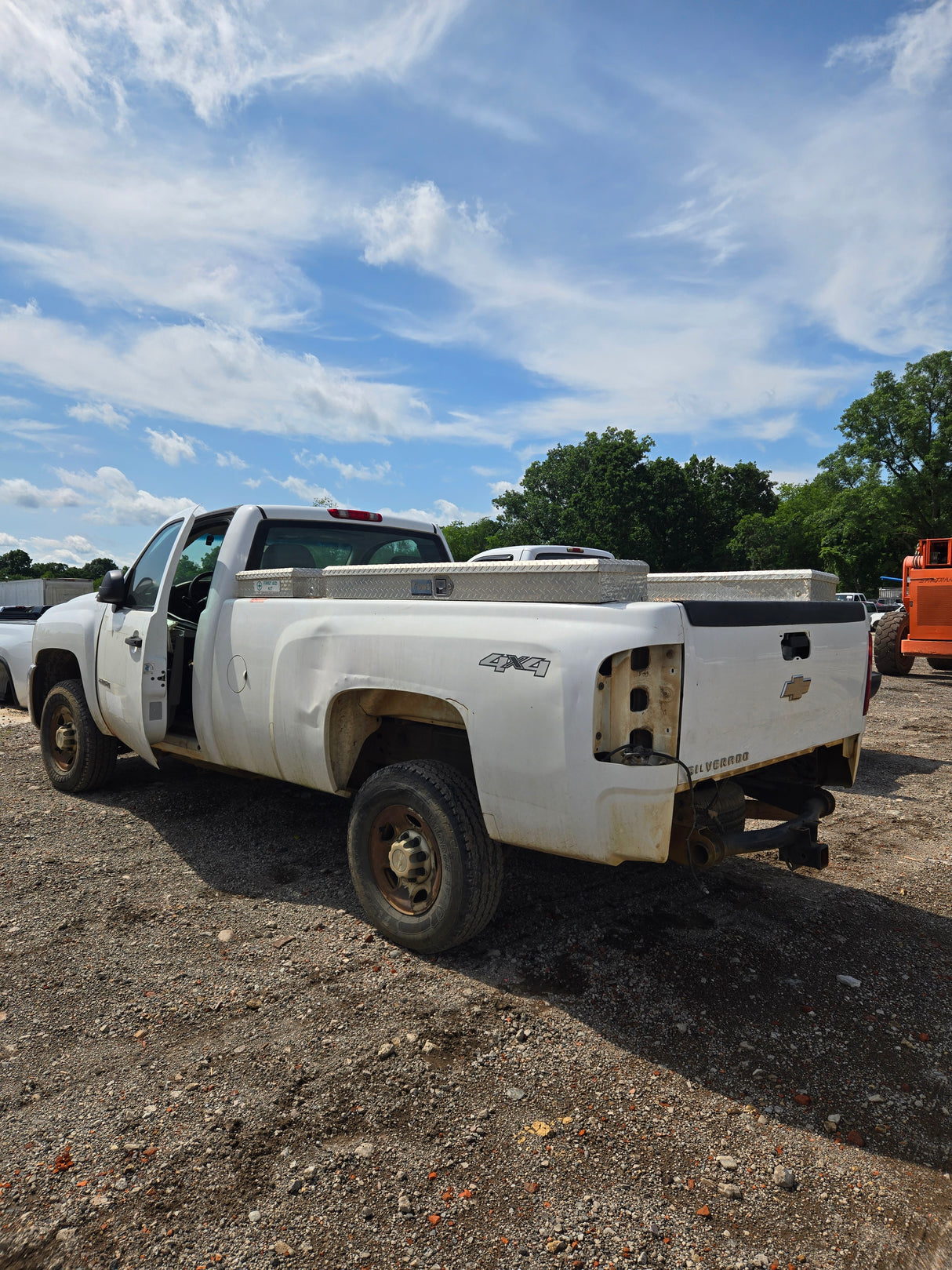 2008 Chevrolet Silverado 2500HD Regular Cab 8' Long Bed 4wd - FULL PART OUT
