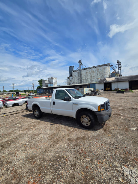 2006 Ford F-250 Super Duty Regular Cab Long Bed 5.4L triton 2wd - FULL PART OUT