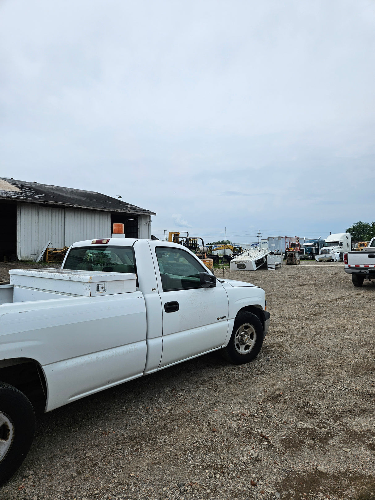 2002 Chevrolet Silverado 1500 Classic Regular Cab 8' Long Bed - FULL PART OUT