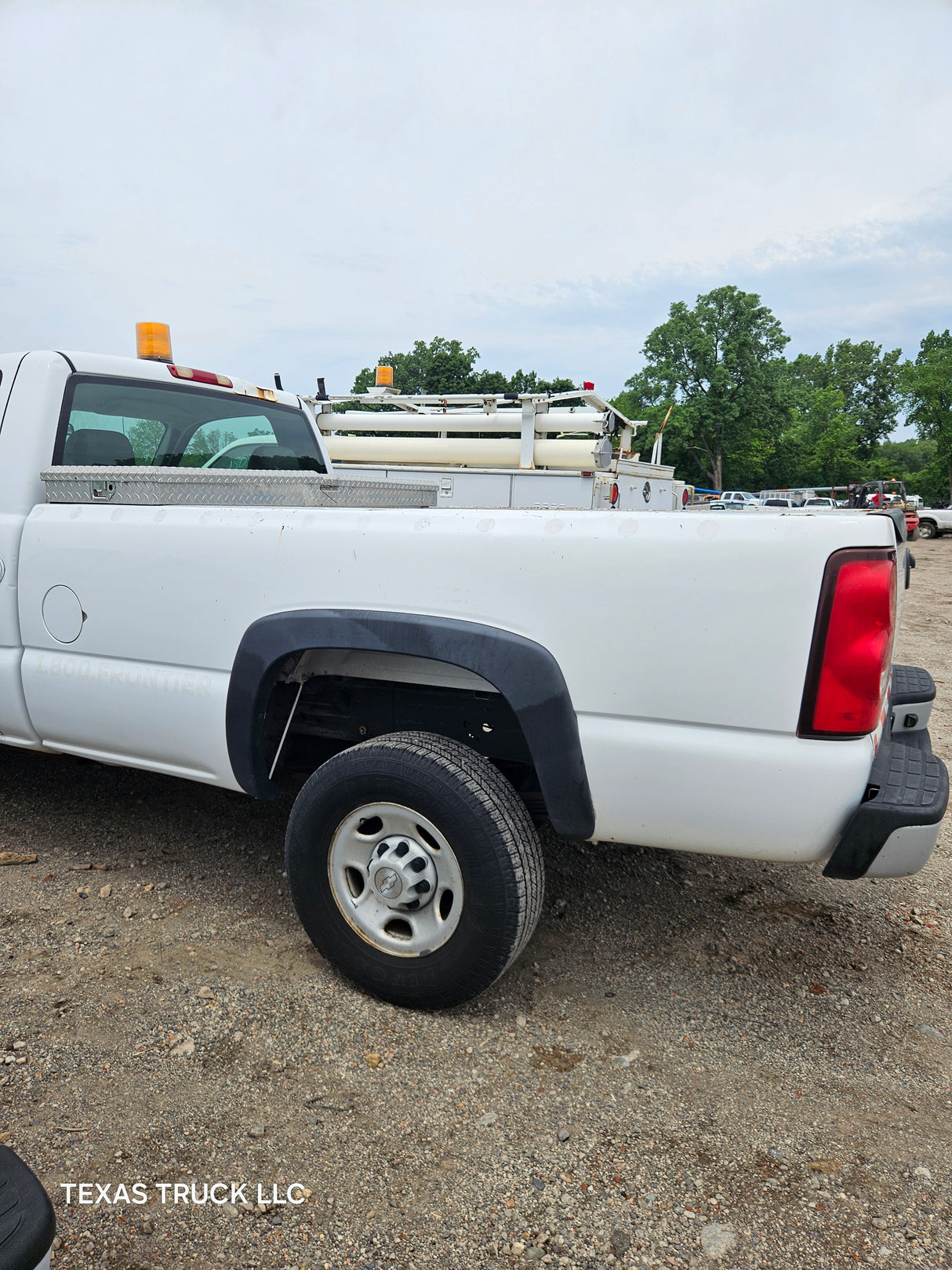 2006 Chevrolet Silverado 2500HD Regular Cab 8' Long Bed - FULL PART OUT