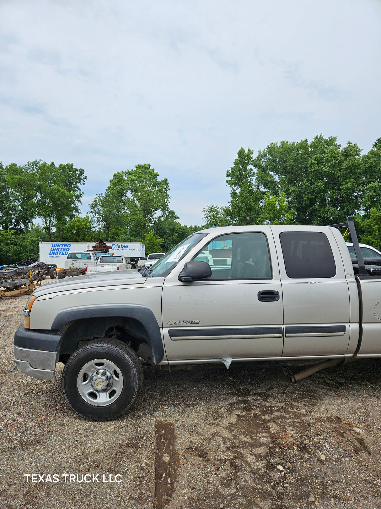 2006 Chevrolet Silverado 2500HD Extended Cab 8' Long Bed - FULL PART OUT