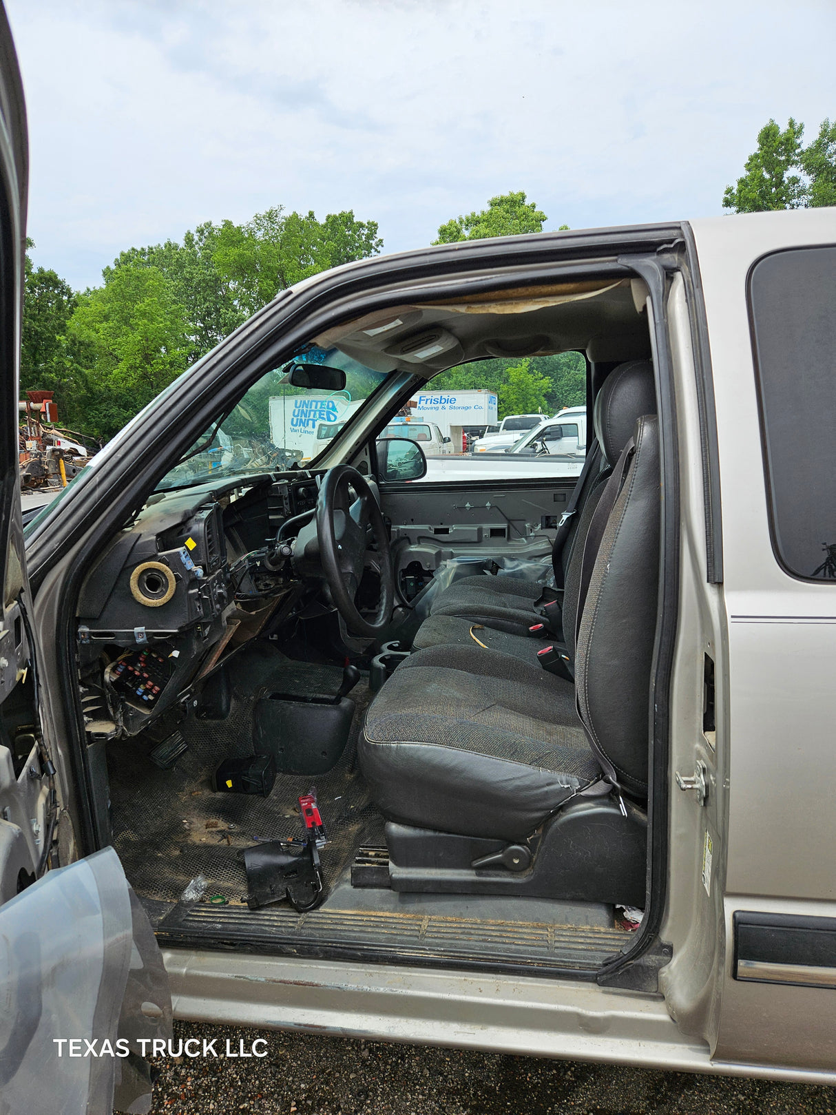 2006 Chevrolet Silverado 2500HD Extended Cab 8' Long Bed - FULL PART OUT