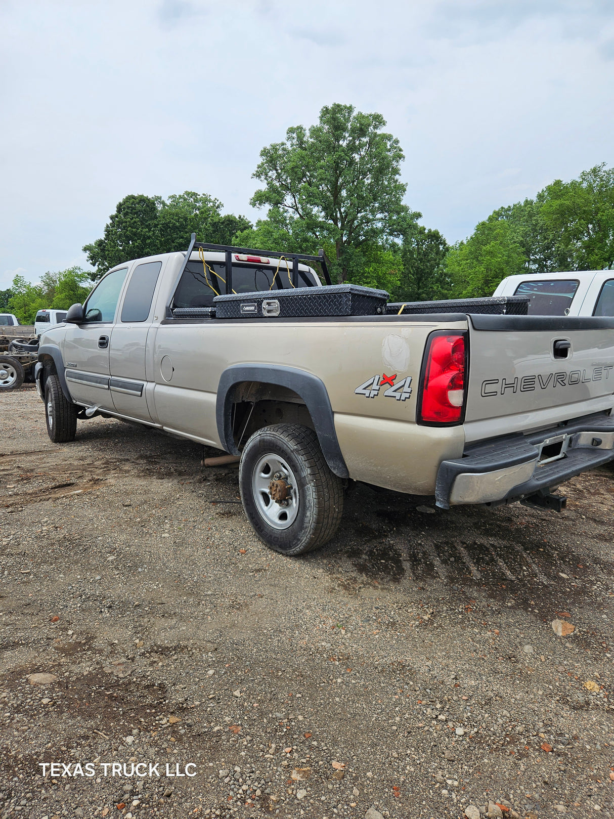 2006 Chevrolet Silverado 2500HD Extended Cab 8' Long Bed - FULL PART OUT