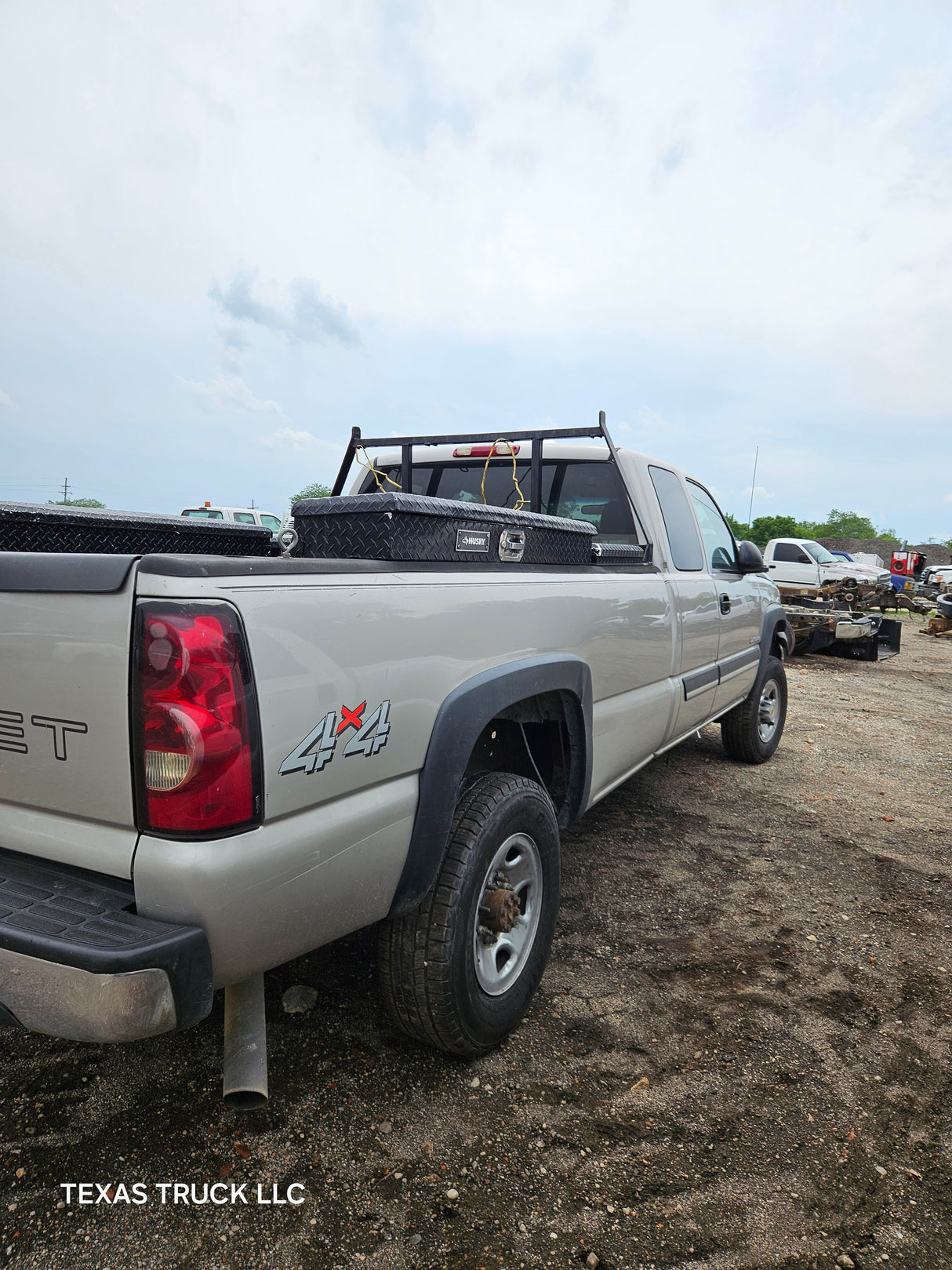 2006 Chevrolet Silverado 2500HD Extended Cab 8' Long Bed - FULL PART OUT
