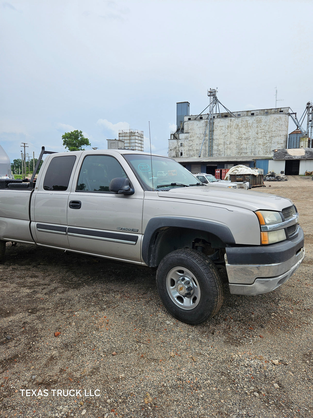 2006 Chevrolet Silverado 2500HD Extended Cab 8' Long Bed - FULL PART OUT