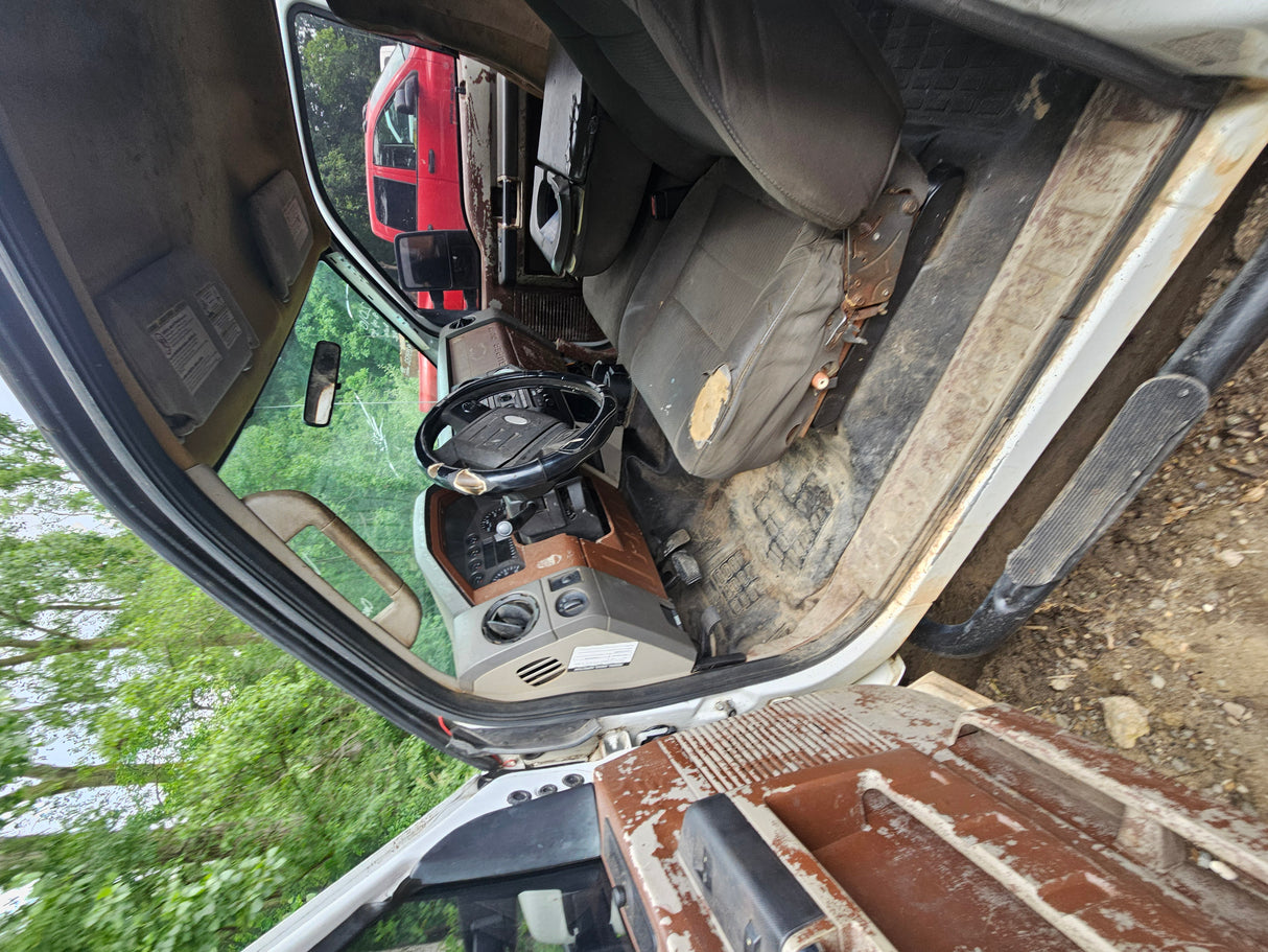 2010 Ford F-250 Extended Cab Short Bed Super Duty 4x4 - FULL PART OUT