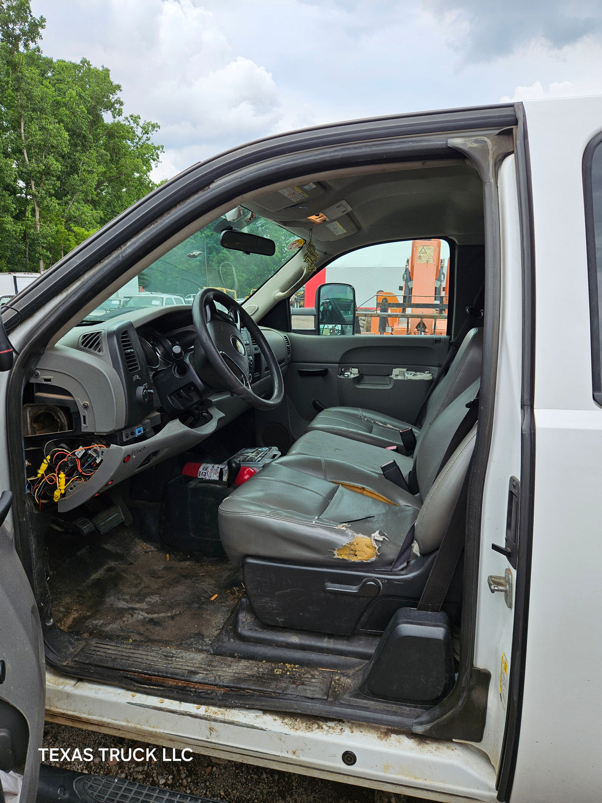 2012 Chevrolet Silverado 2500HD Extended Cab 4 door Short Bed 6.6' 4x4 - FULL PART OUT RUST FREE