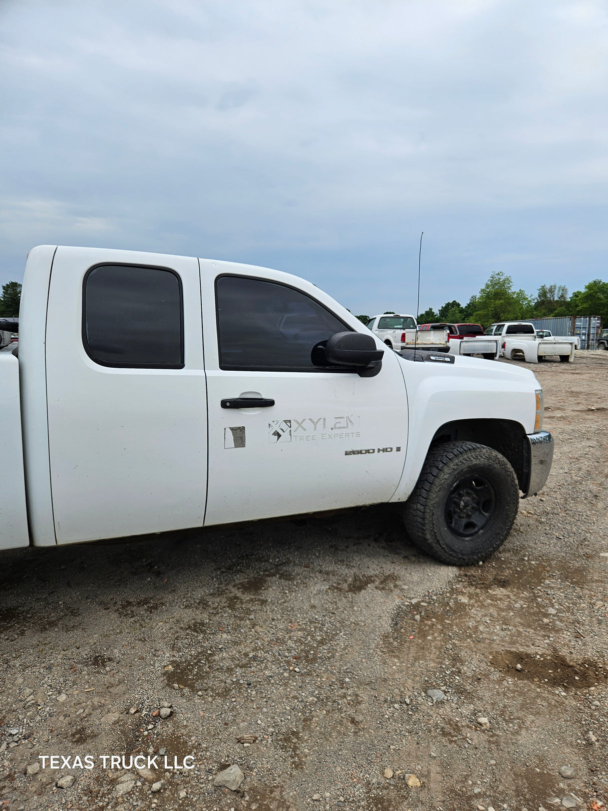 2009 Chevrolet Silverado 2500HD Extended Cab 4 door Short Bed 6.6' - FULL PART OUT RUST FREE
