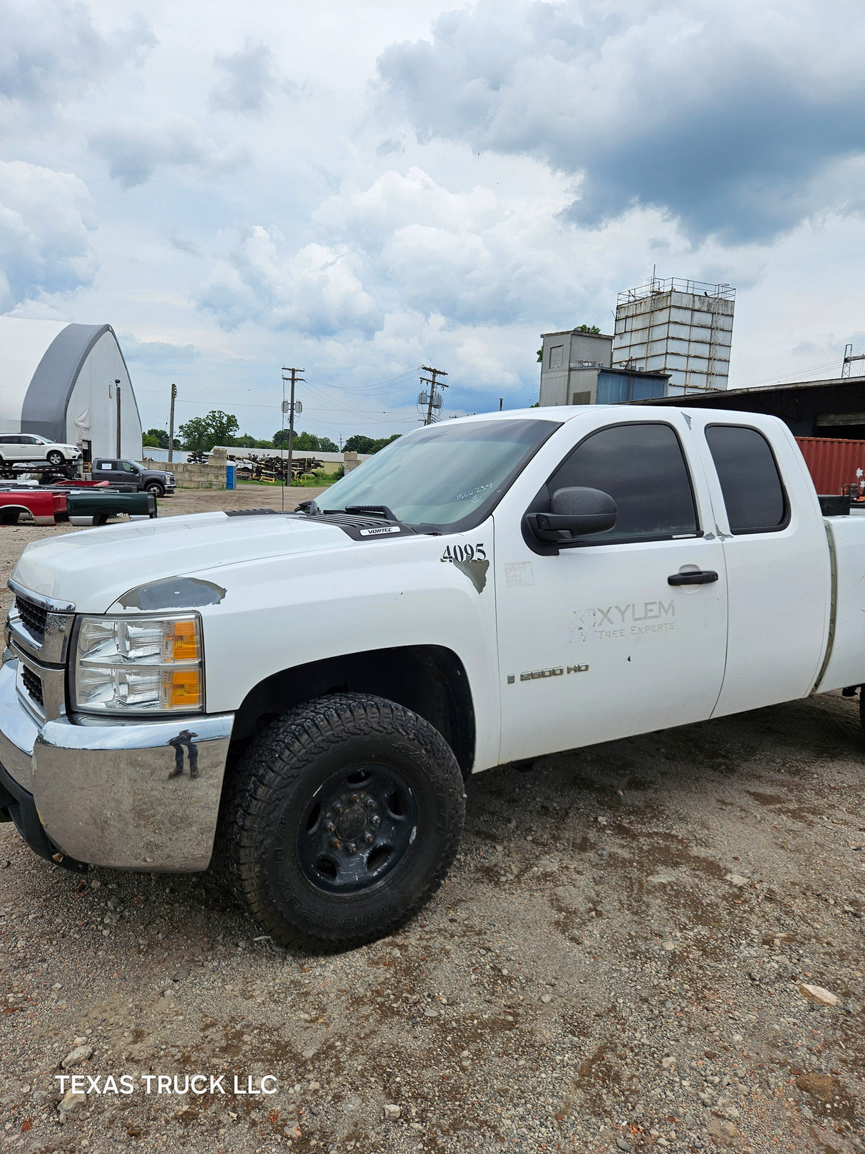 2009 Chevrolet Silverado 2500HD Extended Cab 4 door Short Bed 6.6' - FULL PART OUT RUST FREE