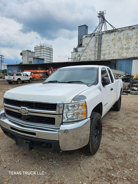 2009 Chevrolet Silverado 2500HD Extended Cab 4 door Short Bed 6.6' - FULL PART OUT RUST FREE