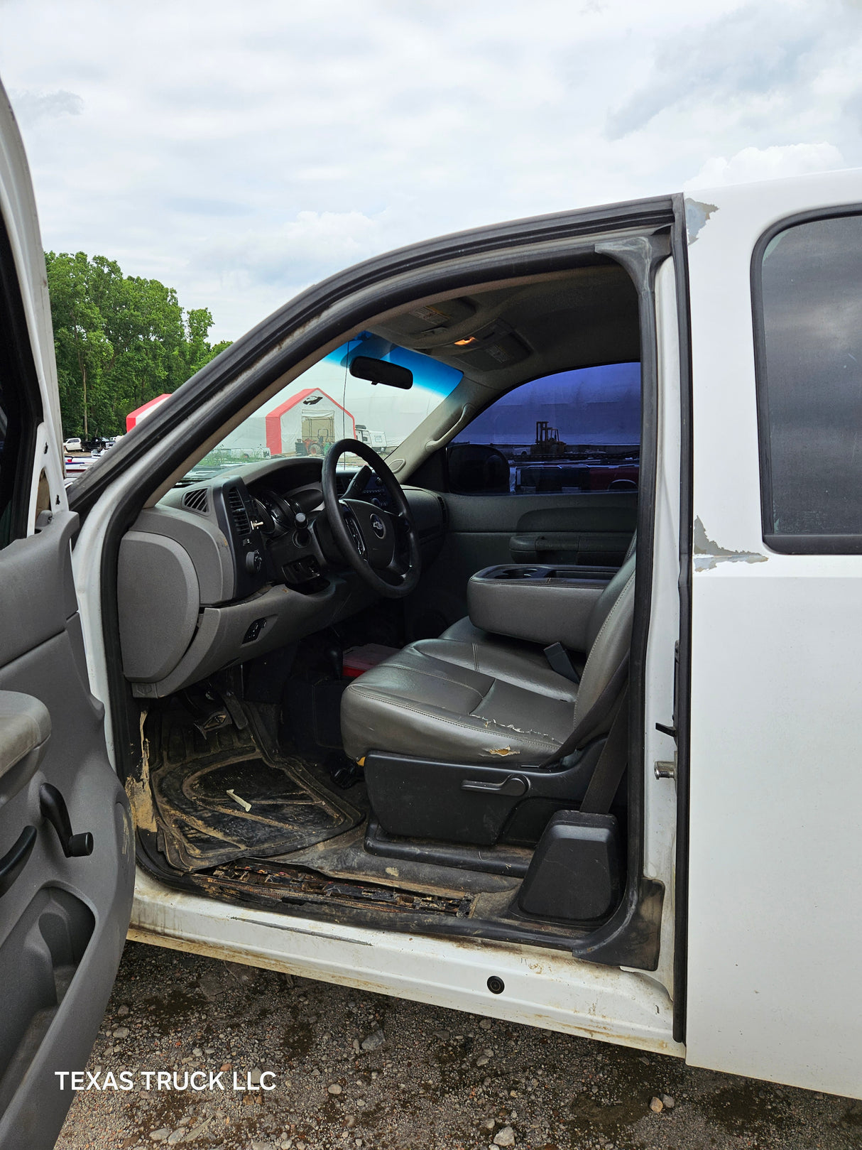 2009 Chevrolet Silverado 2500HD Extended Cab 4 door Short Bed 6.6' - FULL PART OUT RUST FREE