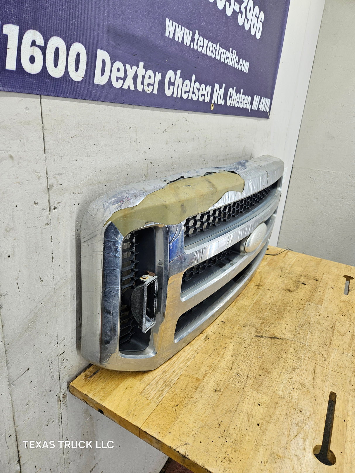 2005-2007 Ford Super Duty OEM Grill F250 F350 F450 F550 5C34-8200-BDW