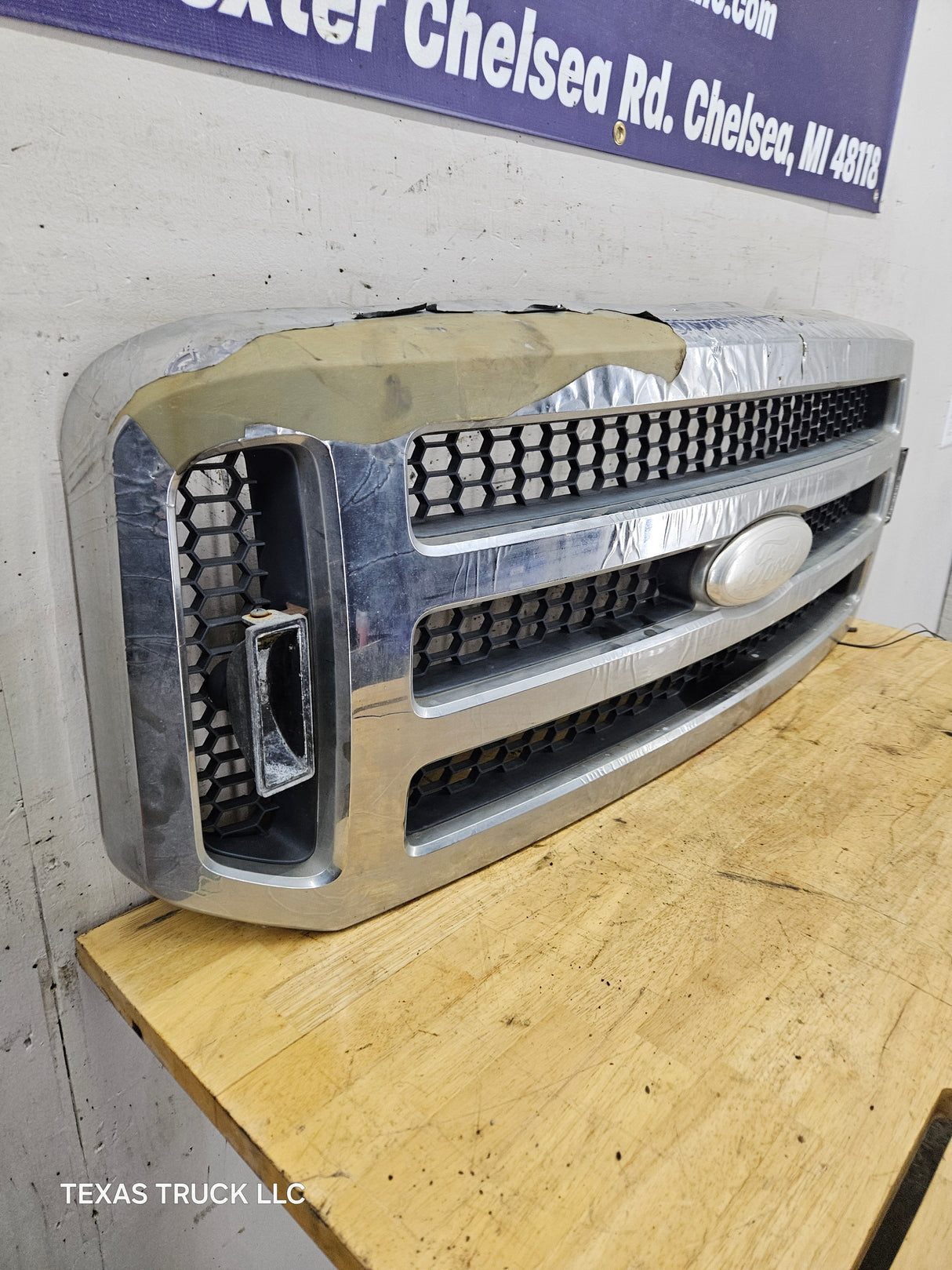 2005-2007 Ford Super Duty OEM Grill F250 F350 F450 F550 5C34-8200-BDW