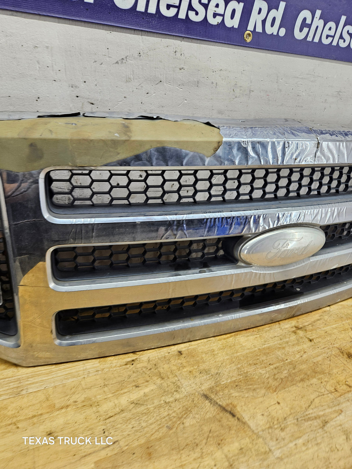 2005-2007 Ford Super Duty OEM Grill F250 F350 F450 F550 5C34-8200-BDW