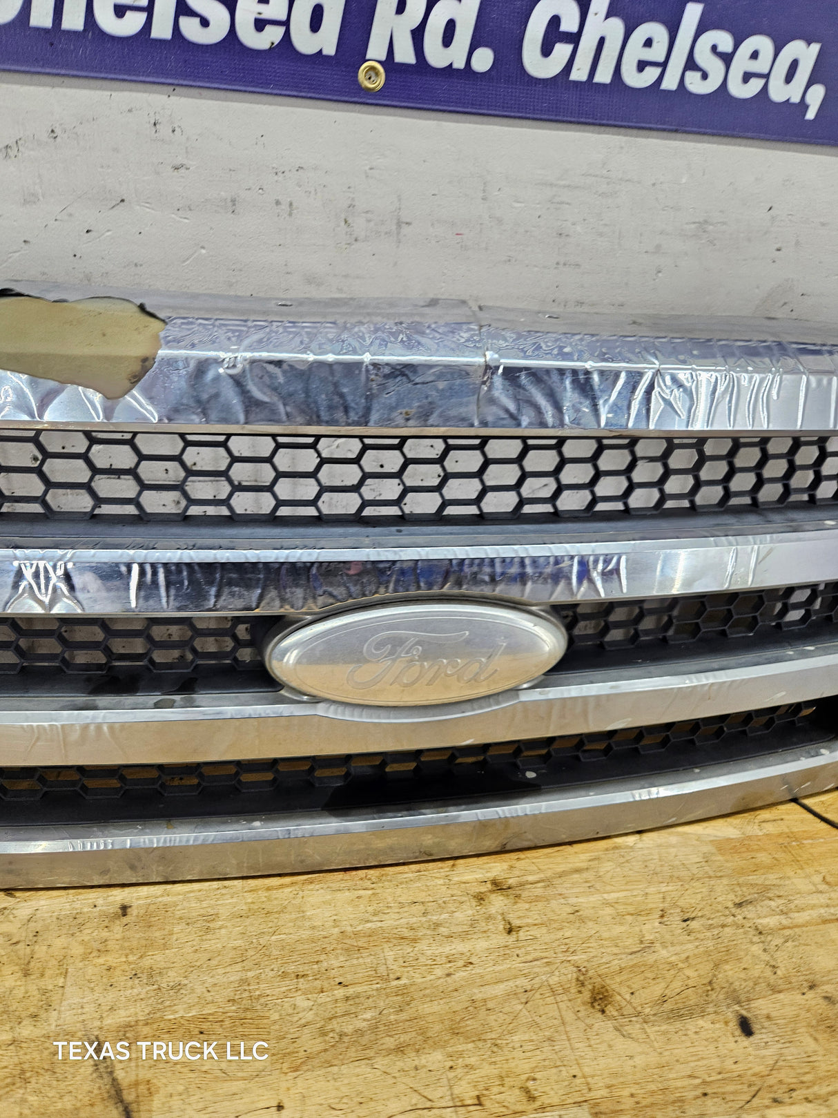 2005-2007 Ford Super Duty OEM Grill F250 F350 F450 F550 5C34-8200-BDW