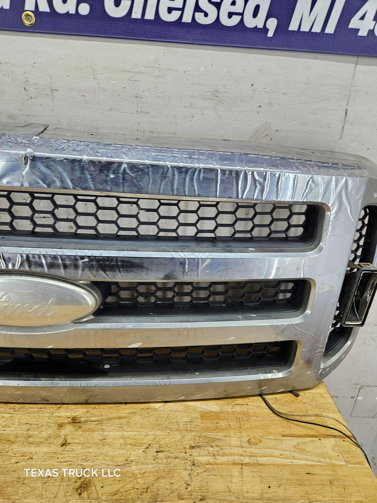 2005-2007 Ford Super Duty OEM Grill F250 F350 F450 F550 5C34-8200-BDW