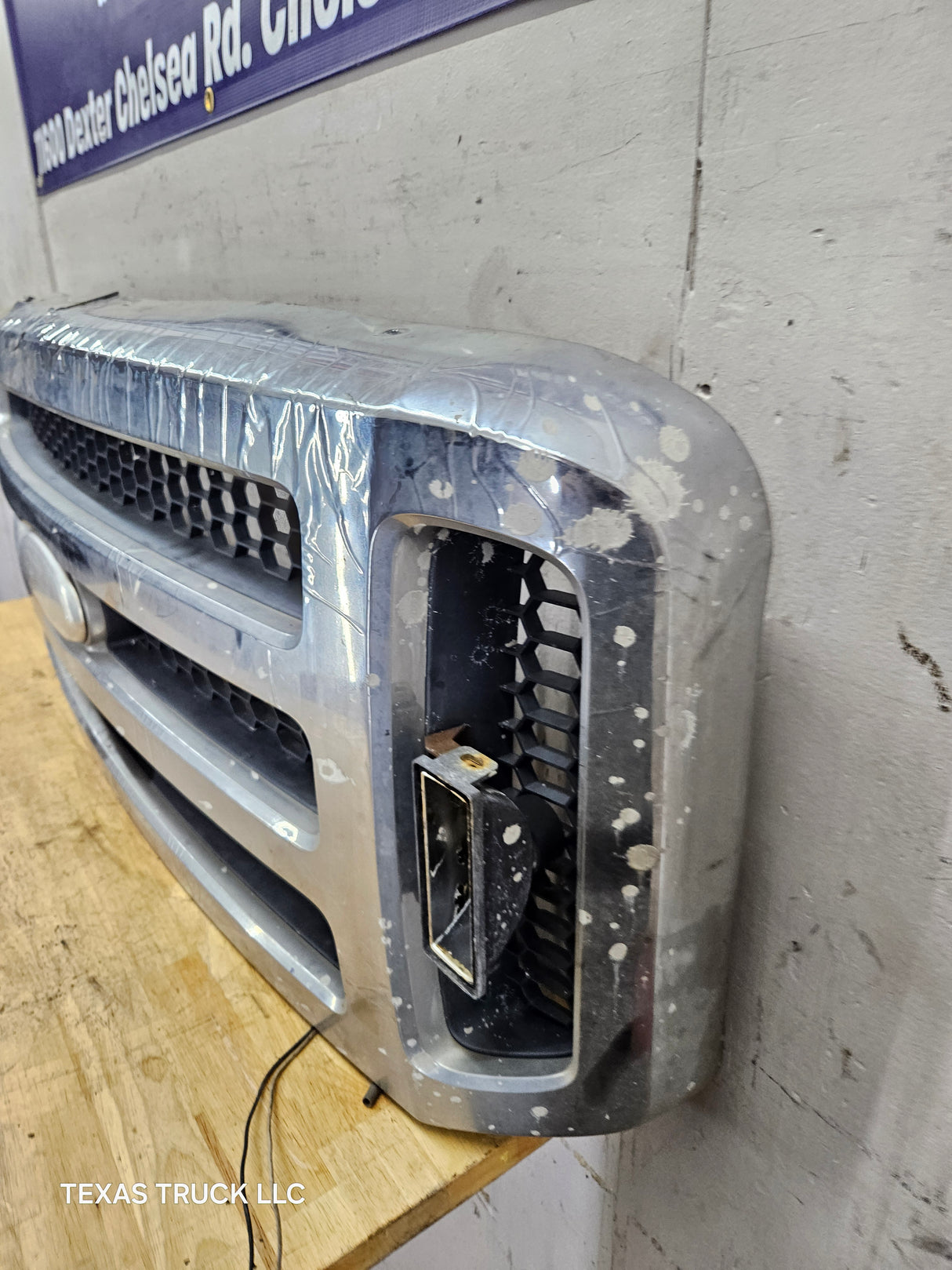 2005-2007 Ford Super Duty OEM Grill F250 F350 F450 F550 5C34-8200-BDW