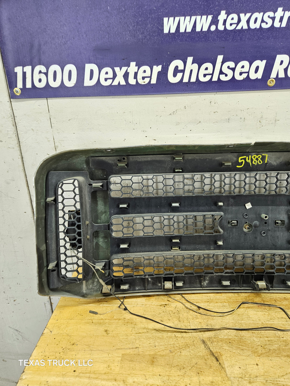 2005-2007 Ford Super Duty OEM Grill F250 F350 F450 F550 5C34-8200-BDW