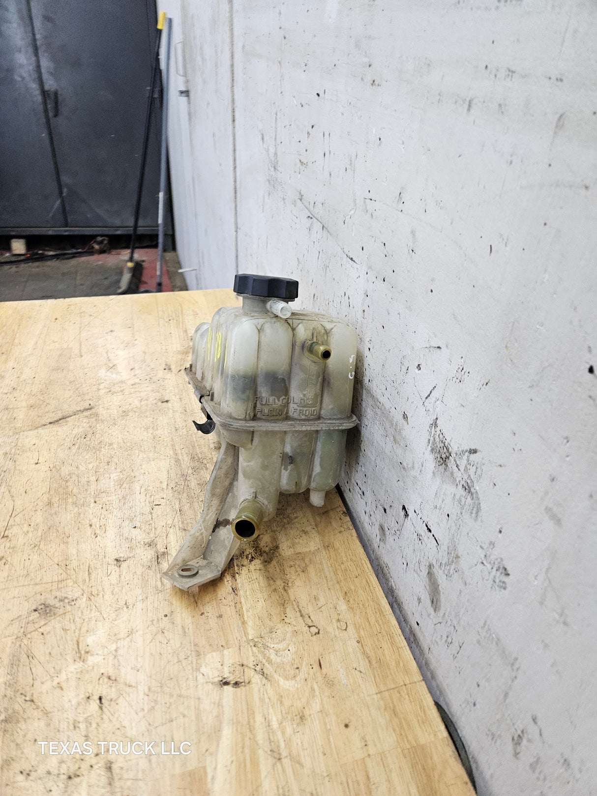 1999-2006 Chevrolet Silverado GMC Sierra 1500 Engine Coolant Overflow Reservoir Recovery Tank Degas Bottle 15808715