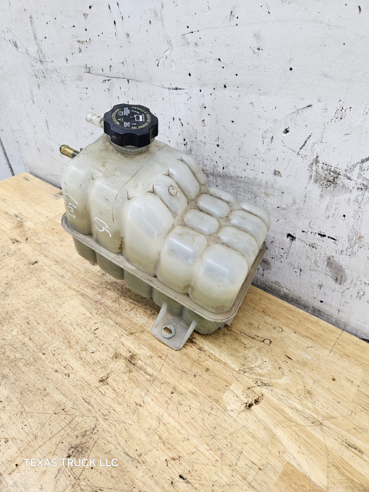 1999-2006 Chevrolet Silverado GMC Sierra 1500 Engine Coolant Overflow Reservoir Recovery Tank Degas Bottle 15808715