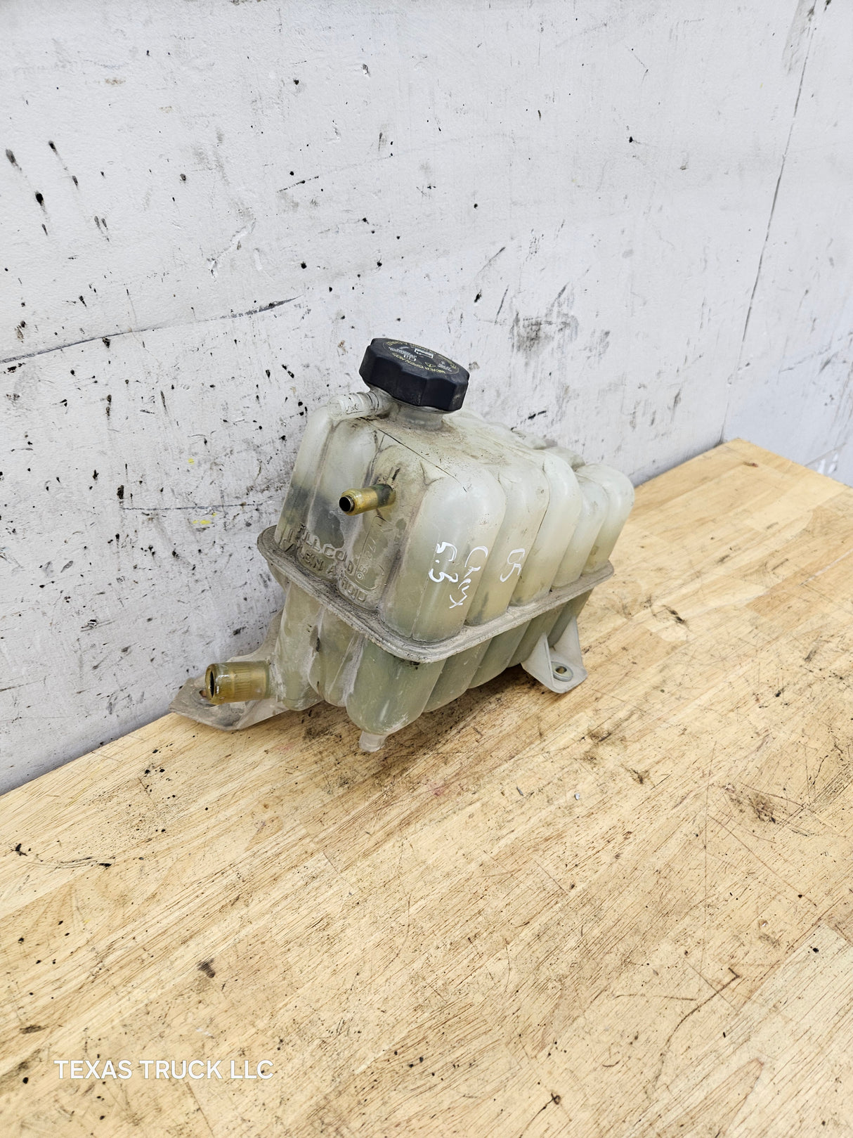 1999-2006 Chevrolet Silverado GMC Sierra 1500 Engine Coolant Overflow Reservoir Recovery Tank Degas Bottle 15808715