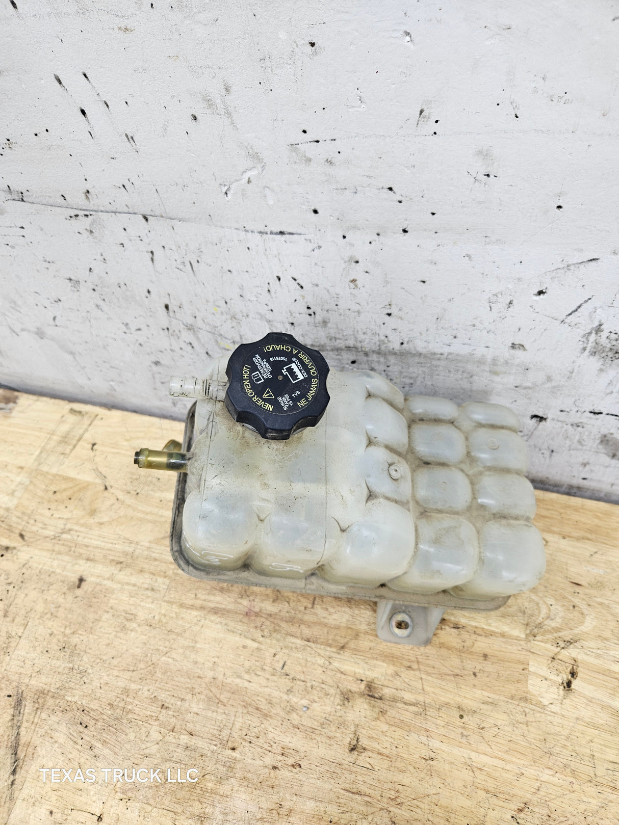 1999-2006 Chevrolet Silverado GMC Sierra 1500 Engine Coolant Overflow Reservoir Recovery Tank Degas Bottle 15808715