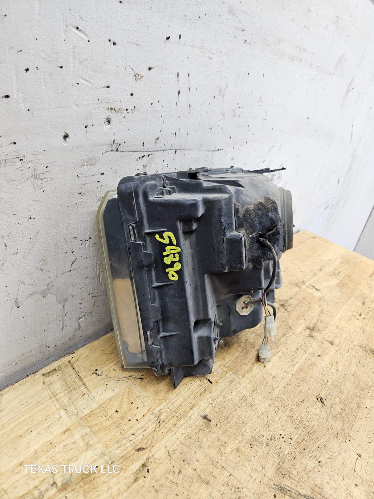 2005-2007 Ford Super Duty F250 F350 F450 F550 RH Passenger Side Composite Head Light 5C34-13006-A