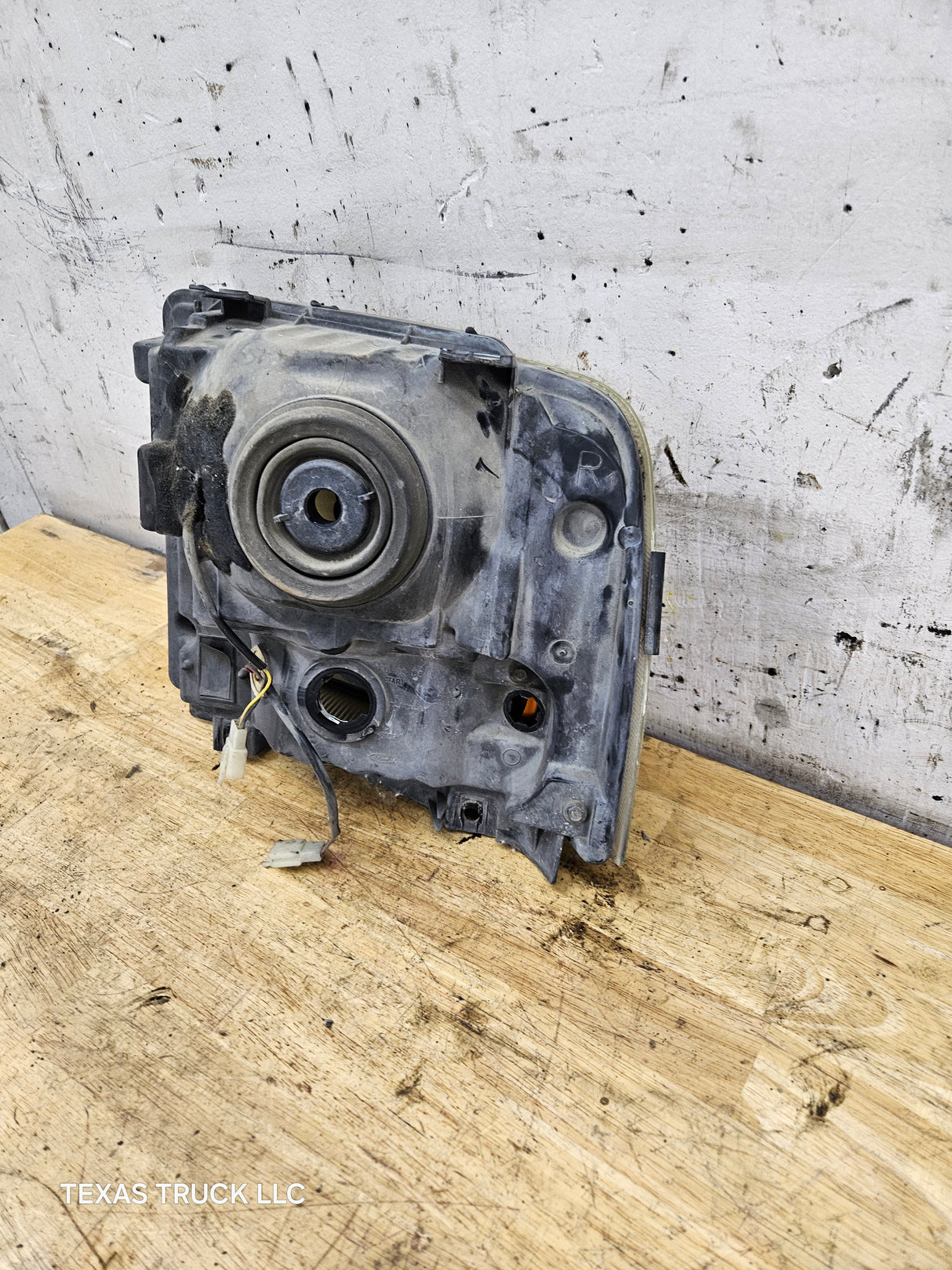 2005-2007 Ford Super Duty F250 F350 F450 F550 RH Passenger Side Composite Head Light 5C34-13006-A