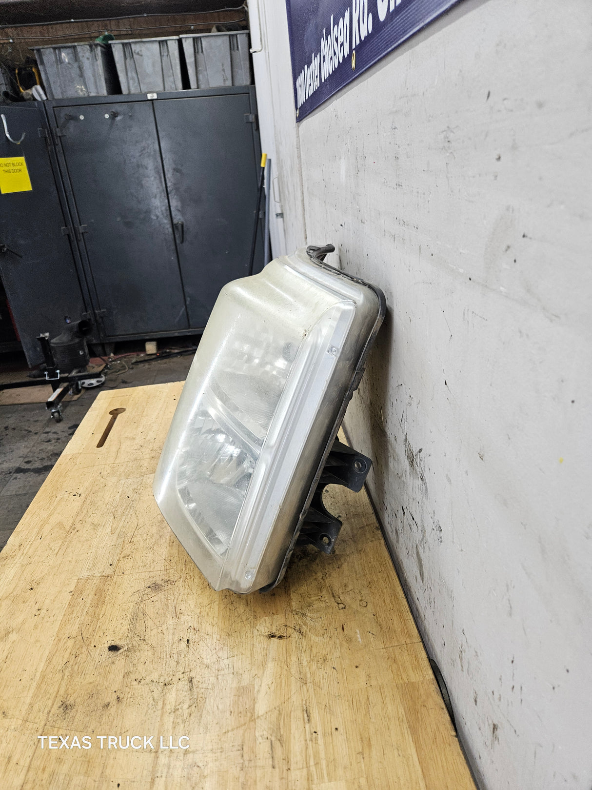 2011-2016 Ford Super Duty F250 F350 F450 F550 RH Passenger Side Headlight 6.7L Power Stroke 6.2L BC34-13005-A