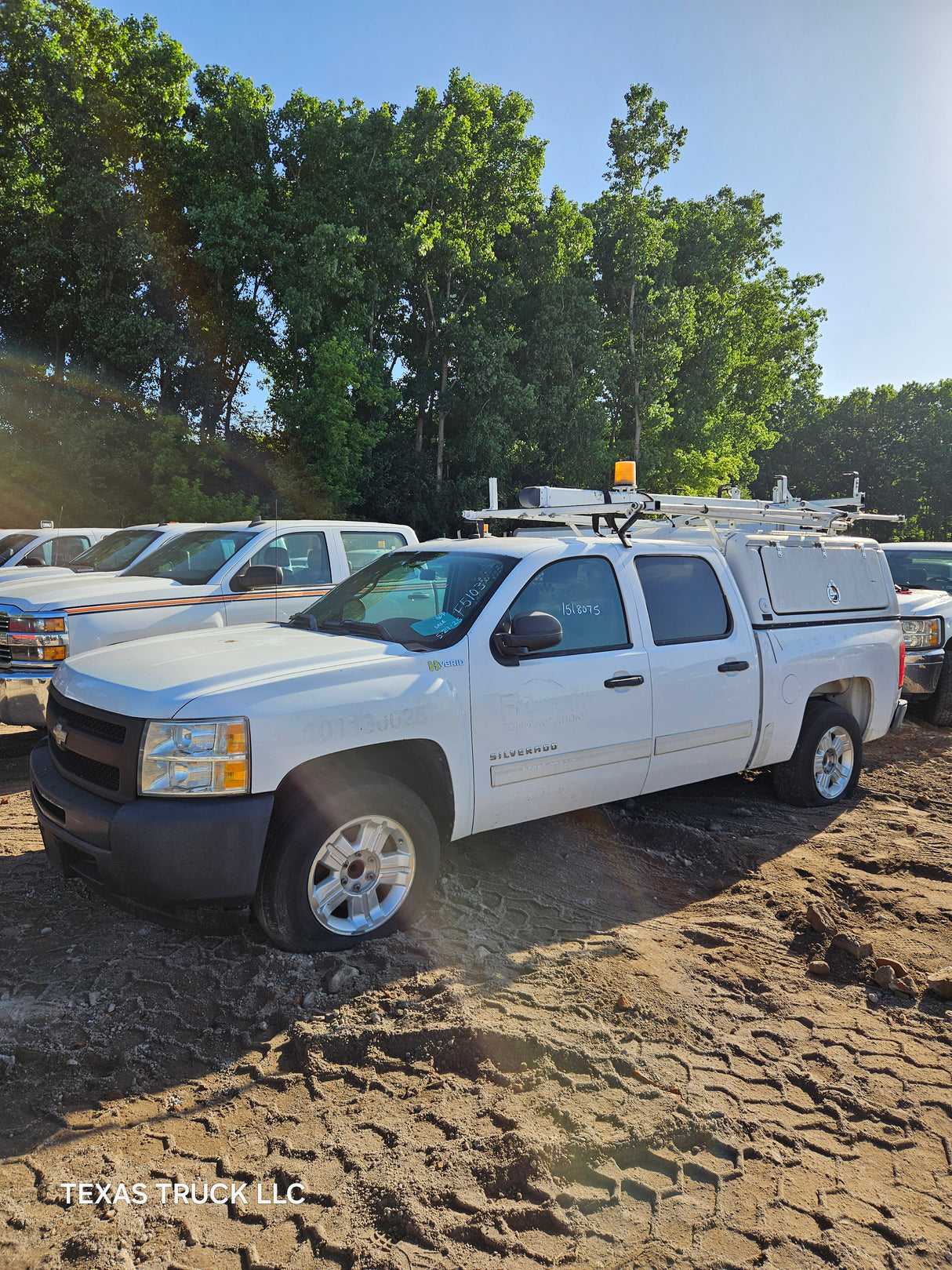 2011 Chevrolet Silverado 1500 Crew Cab 4 door Short Bed 5.5' 4x4 Hybrid With Service Bed Topper - FULL PART OUT Rust Free