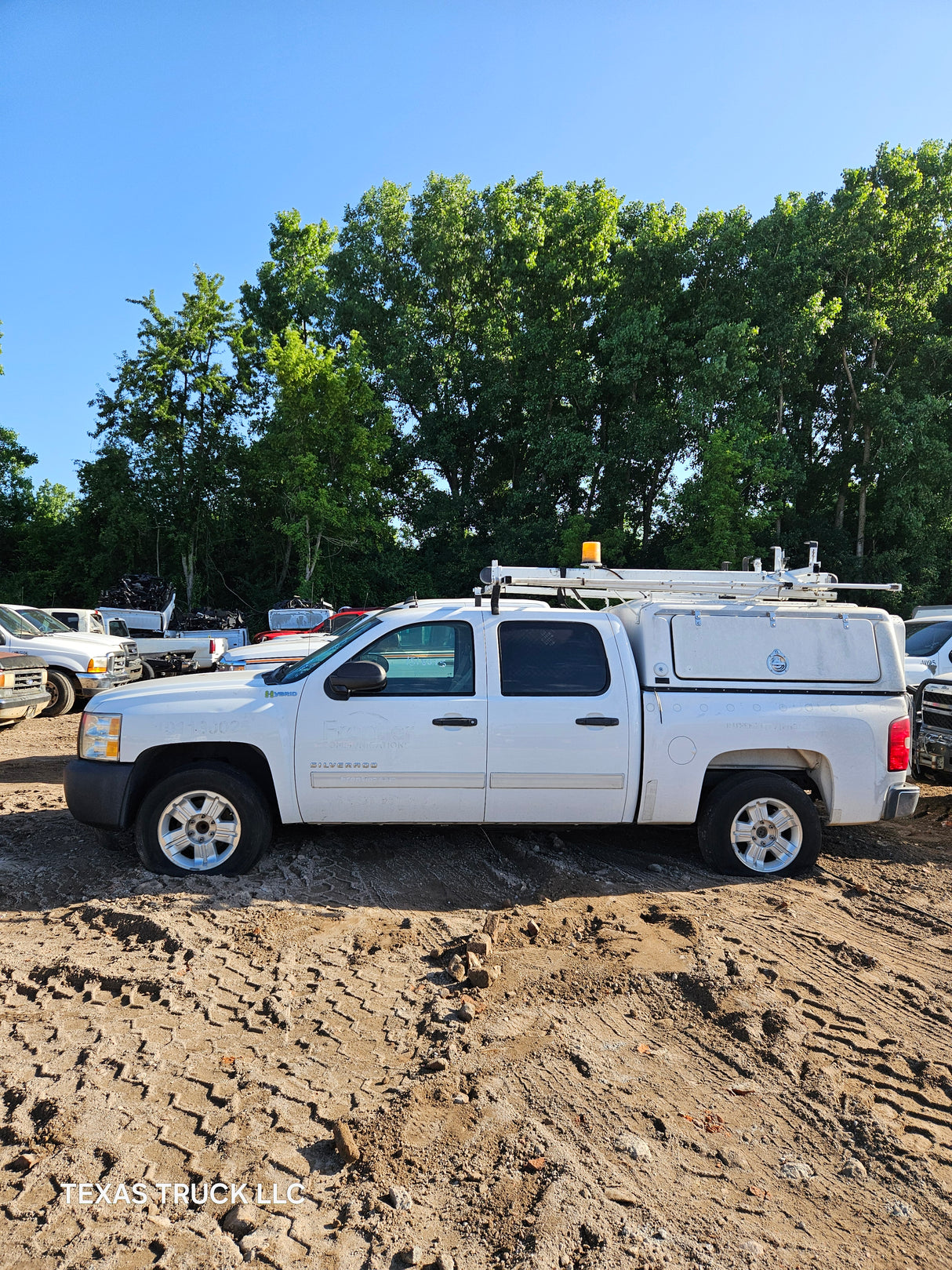 2011 Chevrolet Silverado 1500 Crew Cab 4 door Short Bed 5.5' 4x4 Hybrid With Service Bed Topper - FULL PART OUT Rust Free