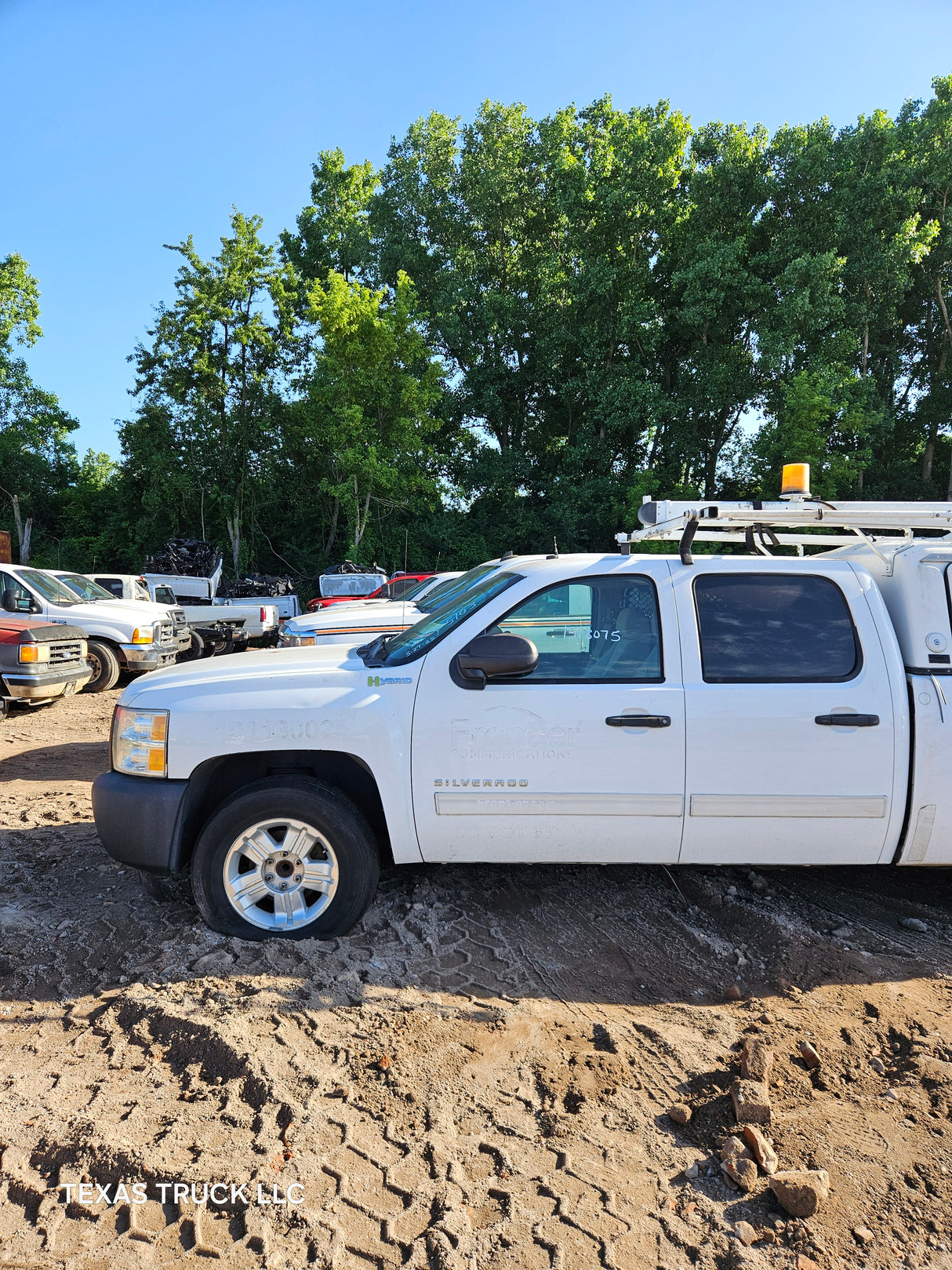 2011 Chevrolet Silverado 1500 Crew Cab 4 door Short Bed 5.5' 4x4 Hybrid With Service Bed Topper - FULL PART OUT Rust Free