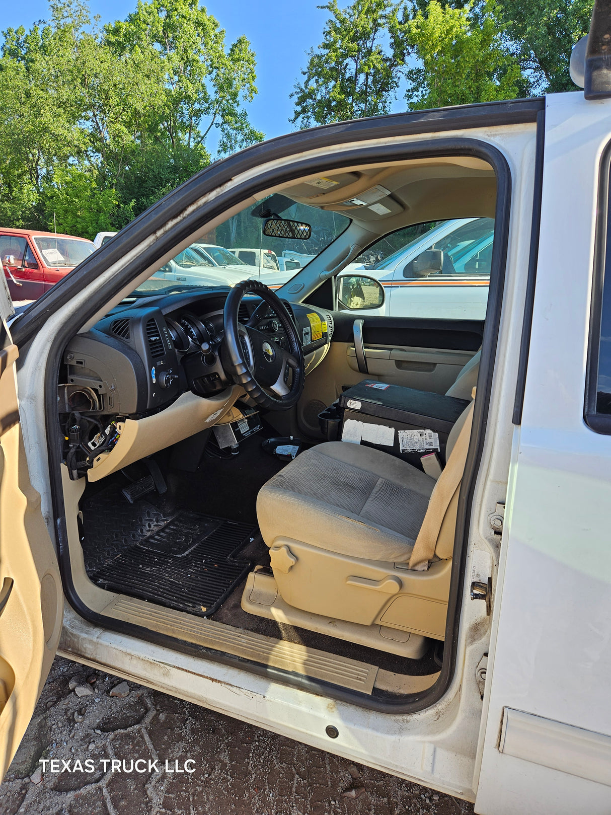 2011 Chevrolet Silverado 1500 Crew Cab 4 door Short Bed 5.5' 4x4 Hybrid With Service Bed Topper - FULL PART OUT Rust Free