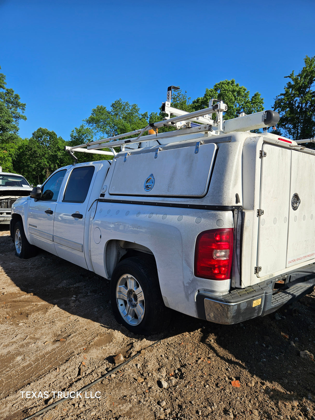 2011 Chevrolet Silverado 1500 Crew Cab 4 door Short Bed 5.5' 4x4 Hybrid With Service Bed Topper - FULL PART OUT Rust Free
