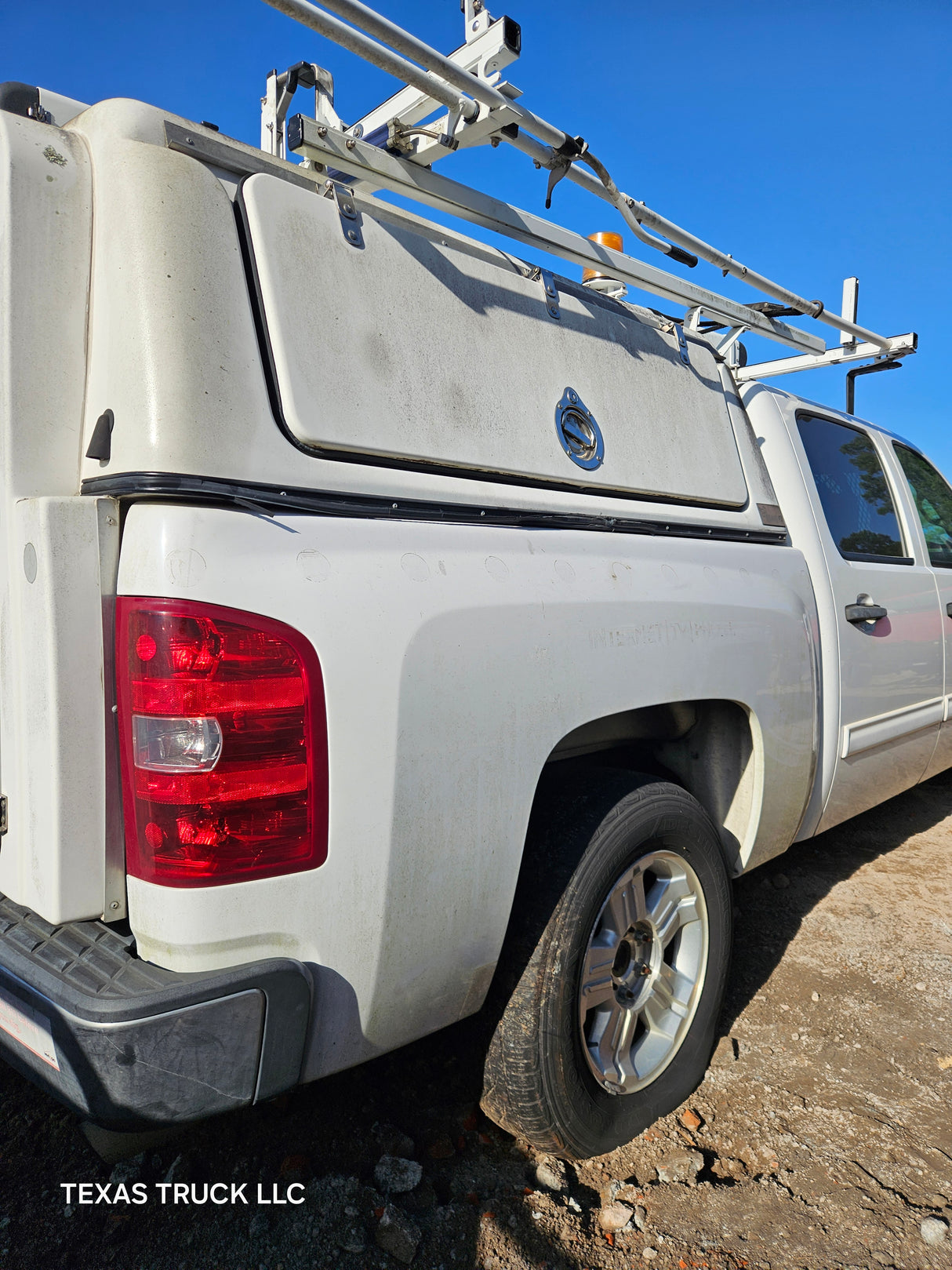 2011 Chevrolet Silverado 1500 Crew Cab 4 door Short Bed 5.5' 4x4 Hybrid With Service Bed Topper - FULL PART OUT Rust Free