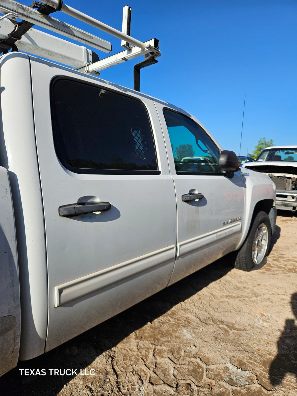 2011 Chevrolet Silverado 1500 Crew Cab 4 door Short Bed 5.5' 4x4 Hybrid With Service Bed Topper - FULL PART OUT Rust Free