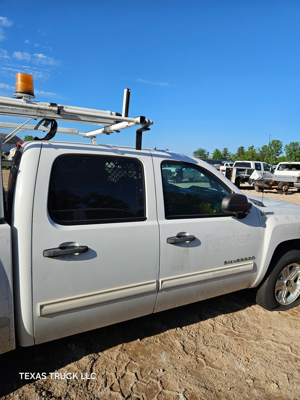 2011 Chevrolet Silverado 1500 Crew Cab 4 door Short Bed 5.5' 4x4 Hybrid With Service Bed Topper - FULL PART OUT Rust Free