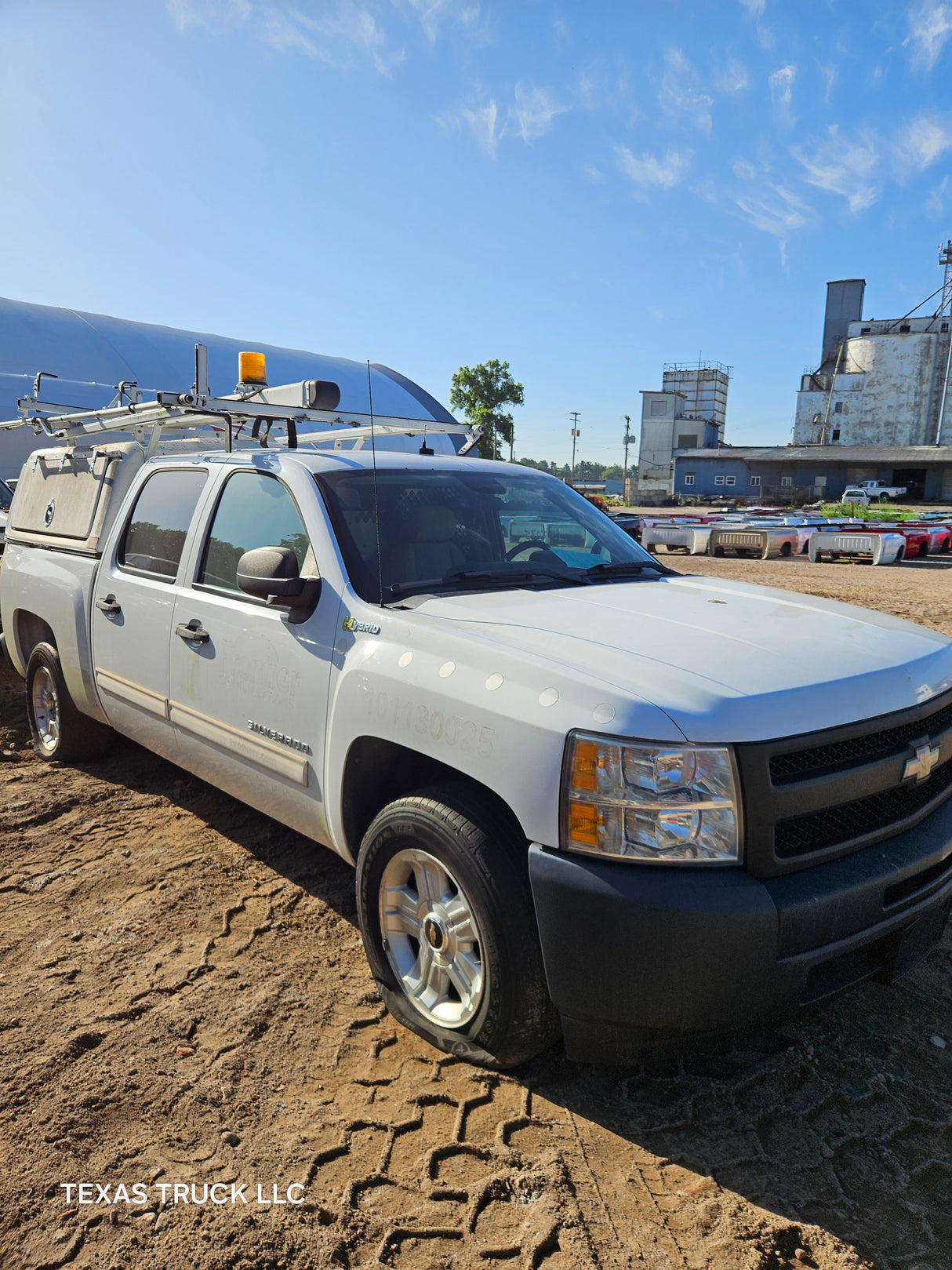 2011 Chevrolet Silverado 1500 Crew Cab 4 door Short Bed 5.5' 4x4 Hybrid With Service Bed Topper - FULL PART OUT Rust Free