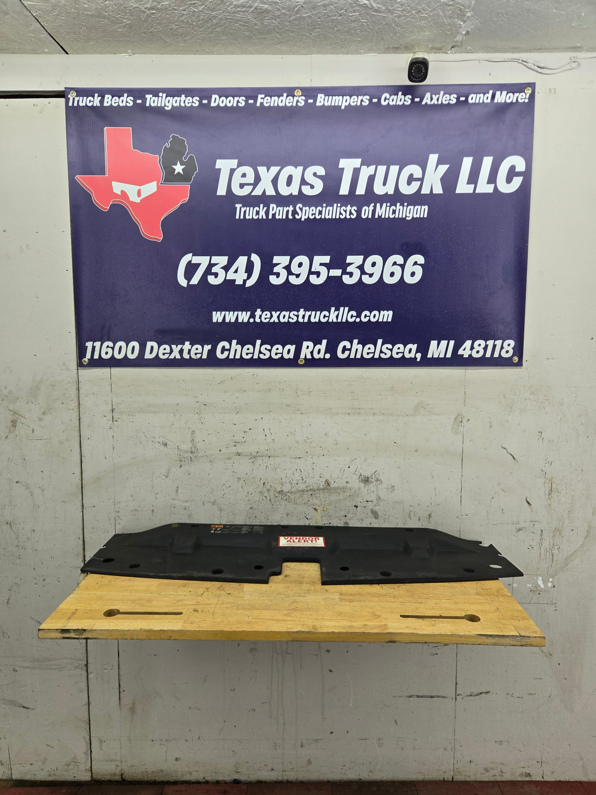 2007-2013 Chevrolet Silverado GMC Sierra 1500 Front Upper Radiator Air Baffle Cover OEM 15911270