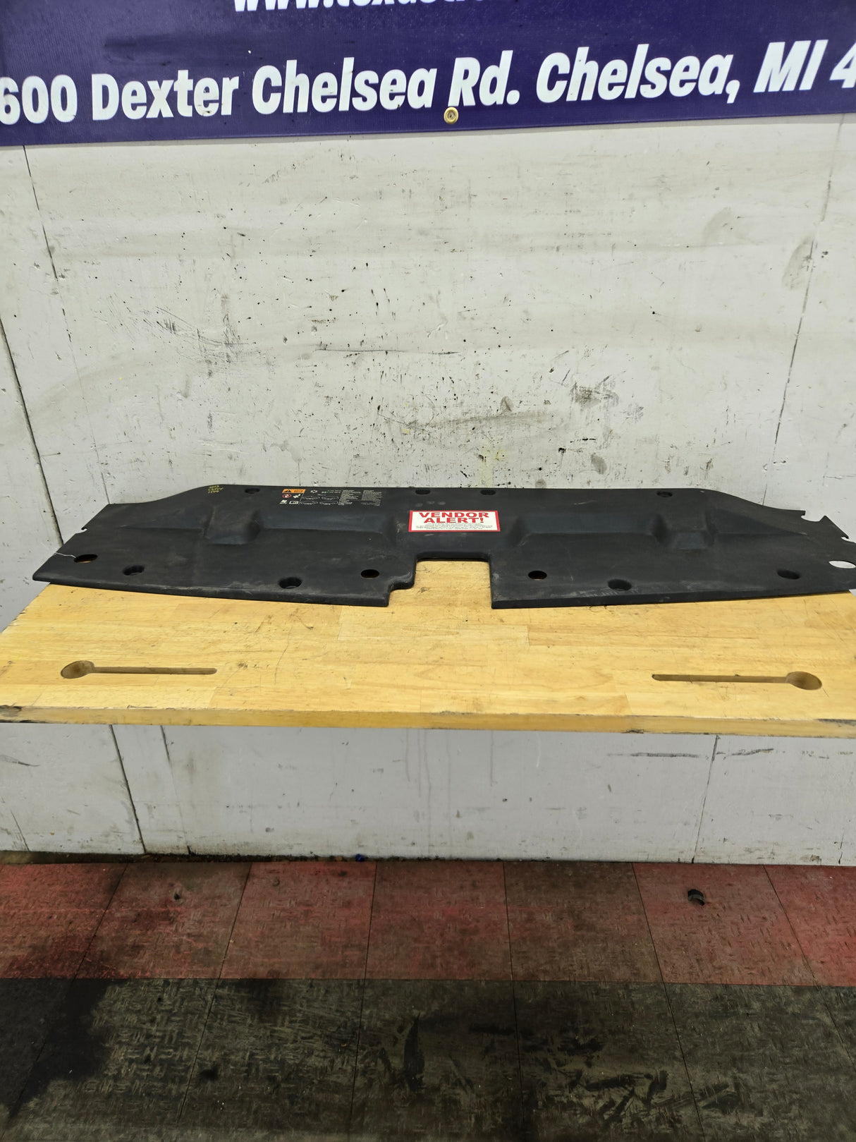 2007-2013 Chevrolet Silverado GMC Sierra 1500 Front Upper Radiator Air Baffle Cover OEM 15911270