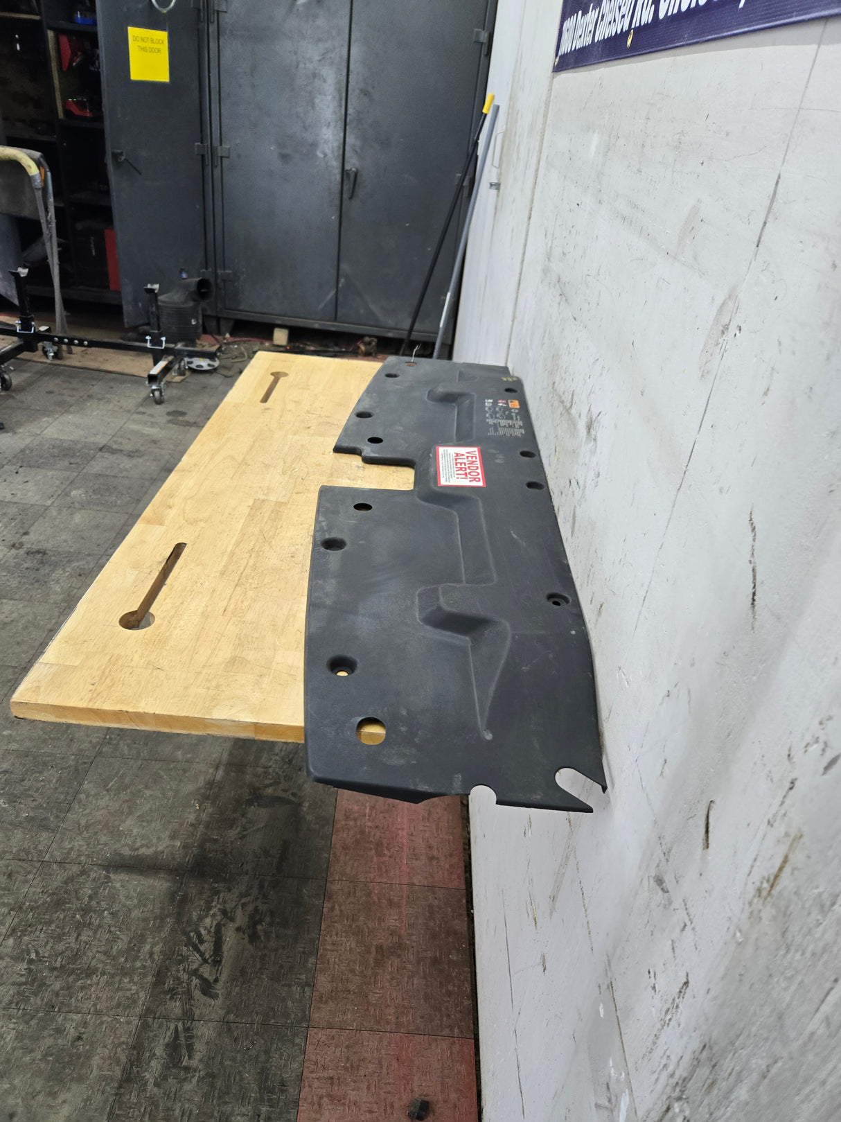 2007-2013 Chevrolet Silverado GMC Sierra 1500 Front Upper Radiator Air Baffle Cover OEM 15911270