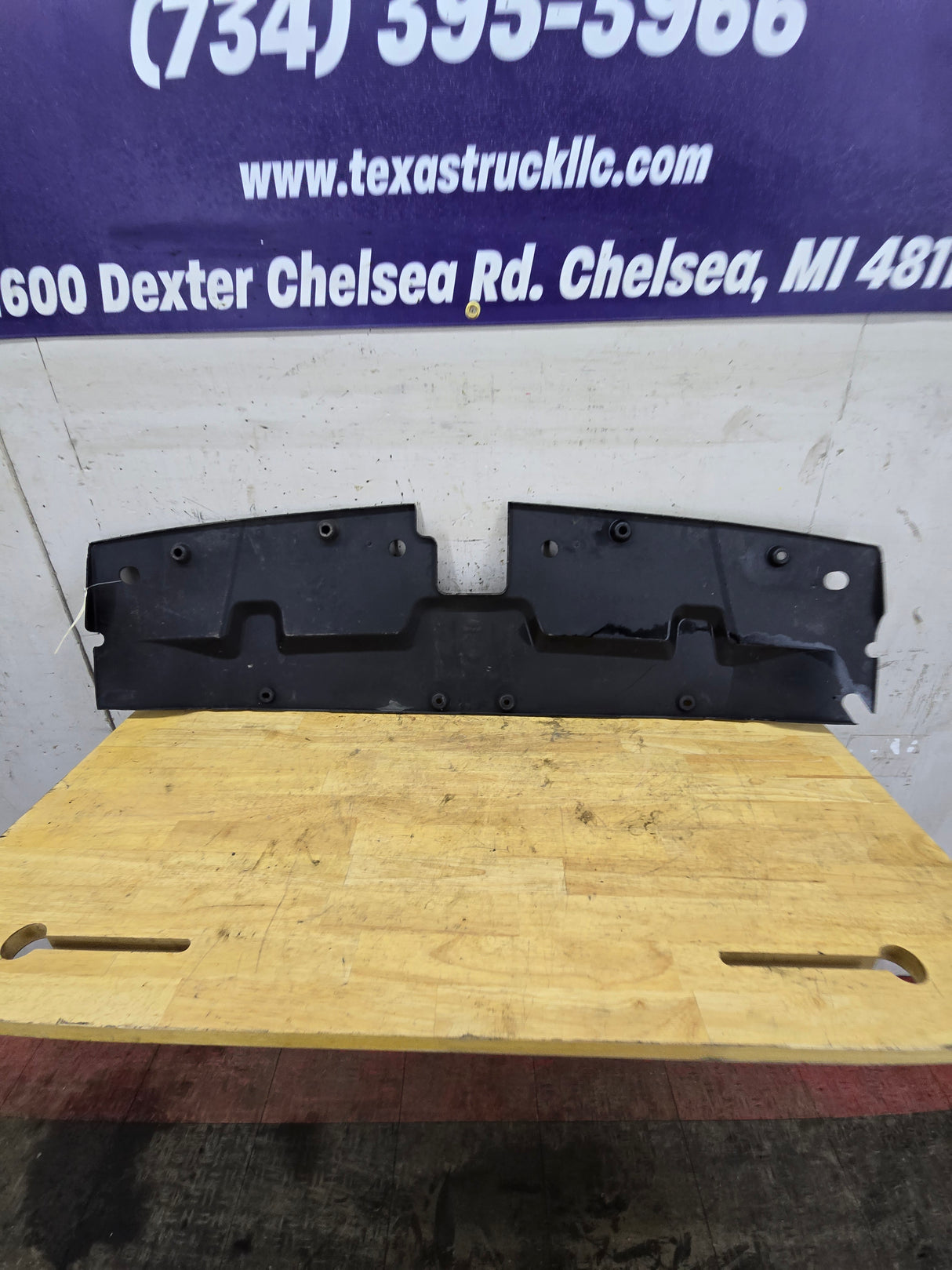 2007-2013 Chevrolet Silverado GMC Sierra 1500 Front Upper Radiator Air Baffle Cover OEM 15911270