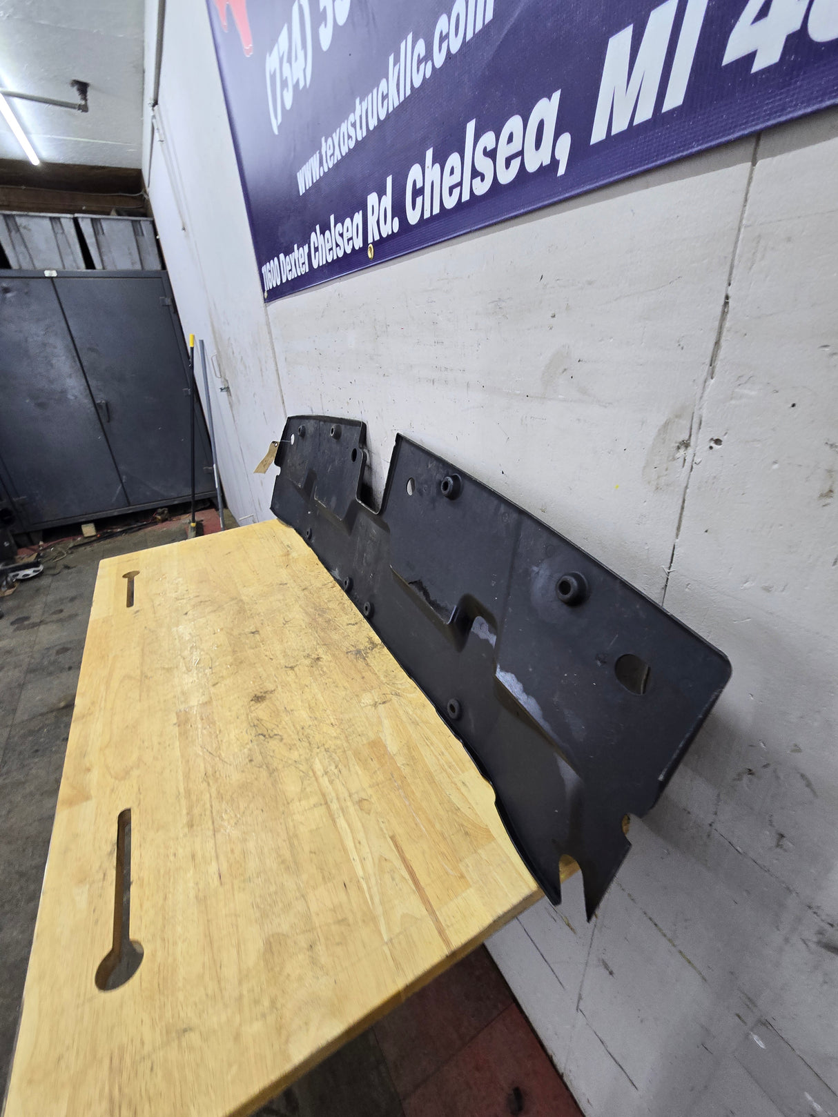 2007-2013 Chevrolet Silverado GMC Sierra 1500 Front Upper Radiator Air Baffle Cover OEM 15911270