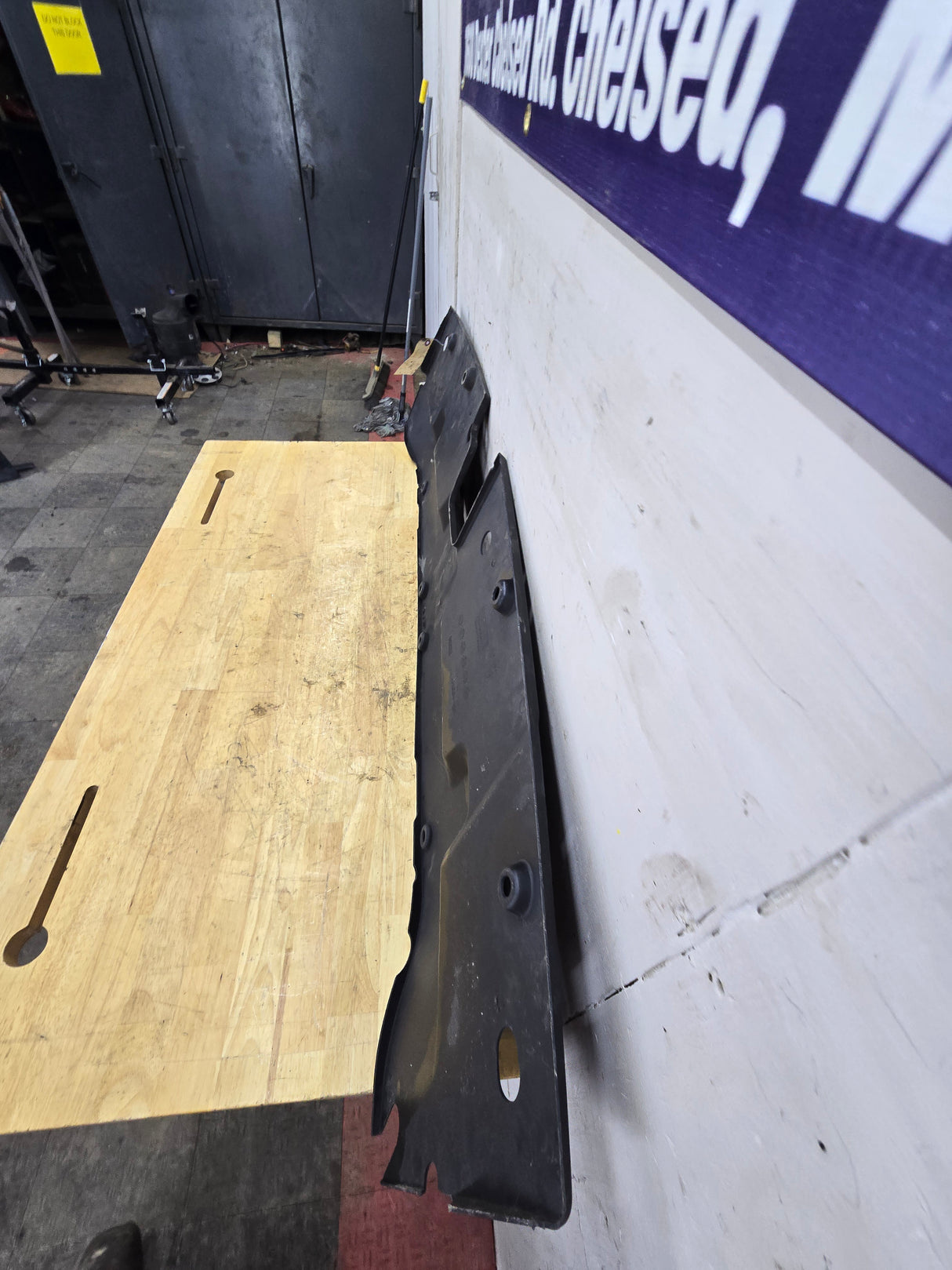 2007-2013 Chevrolet Silverado GMC Sierra 1500 Front Upper Radiator Air Baffle Cover OEM 15911270