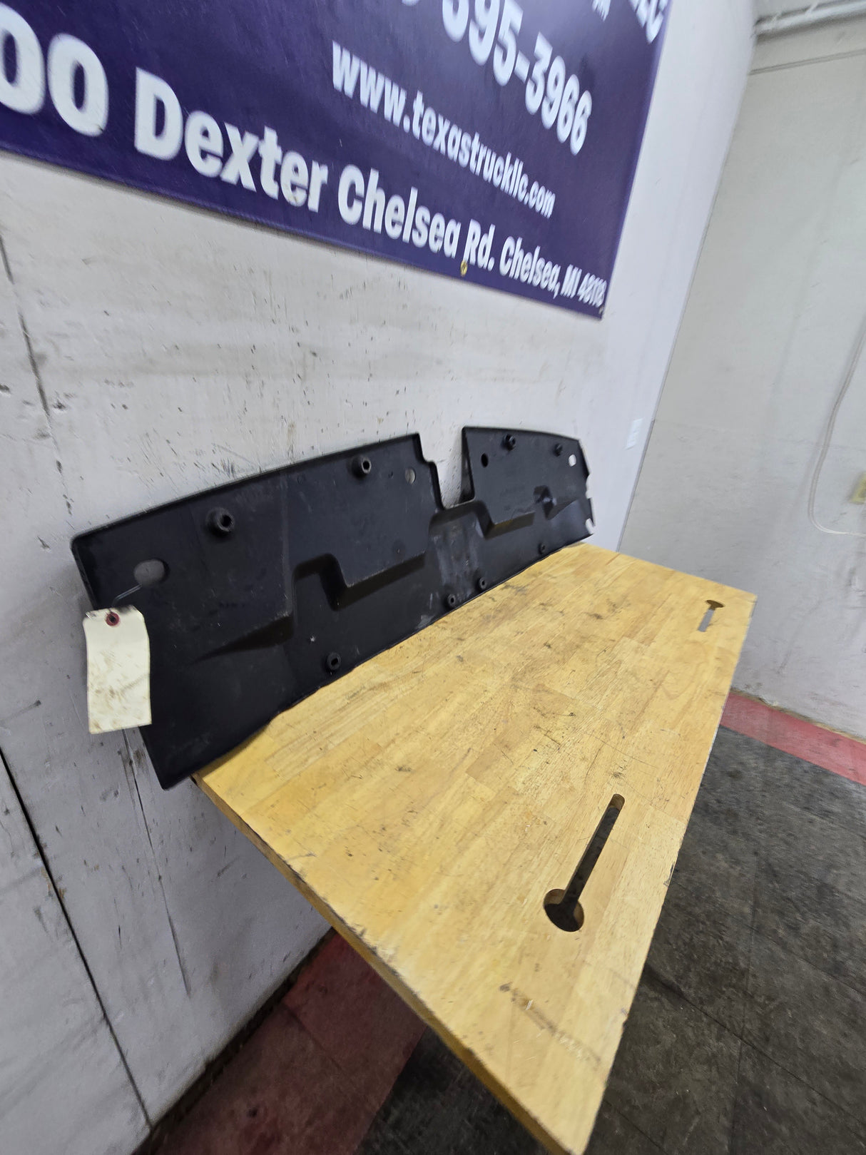 2007-2013 Chevrolet Silverado GMC Sierra 1500 Front Upper Radiator Air Baffle Cover OEM 15911270