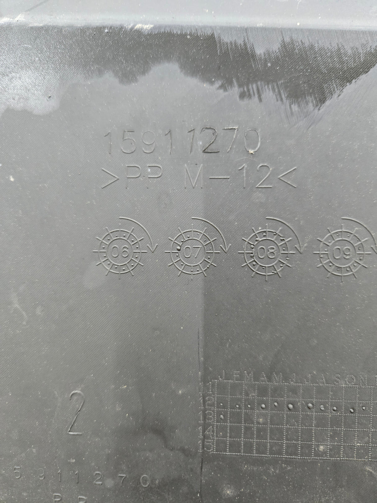 2007-2013 Chevrolet Silverado GMC Sierra 1500 Front Upper Radiator Air Baffle Cover OEM 15911270