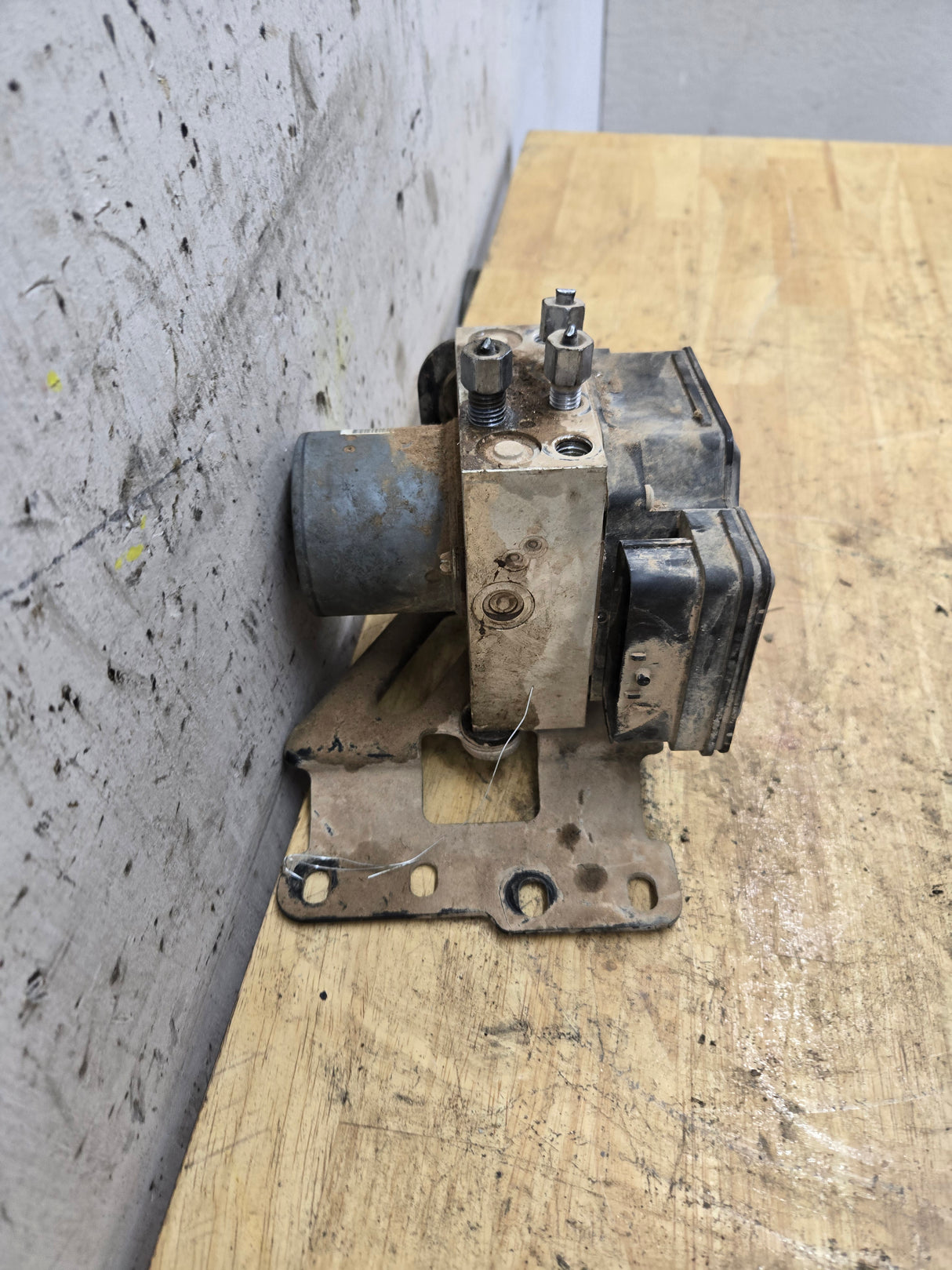 2011-2012 Ford Super Duty F250 F350 ABS Brake Module & Pump BC34-2C405-CJ